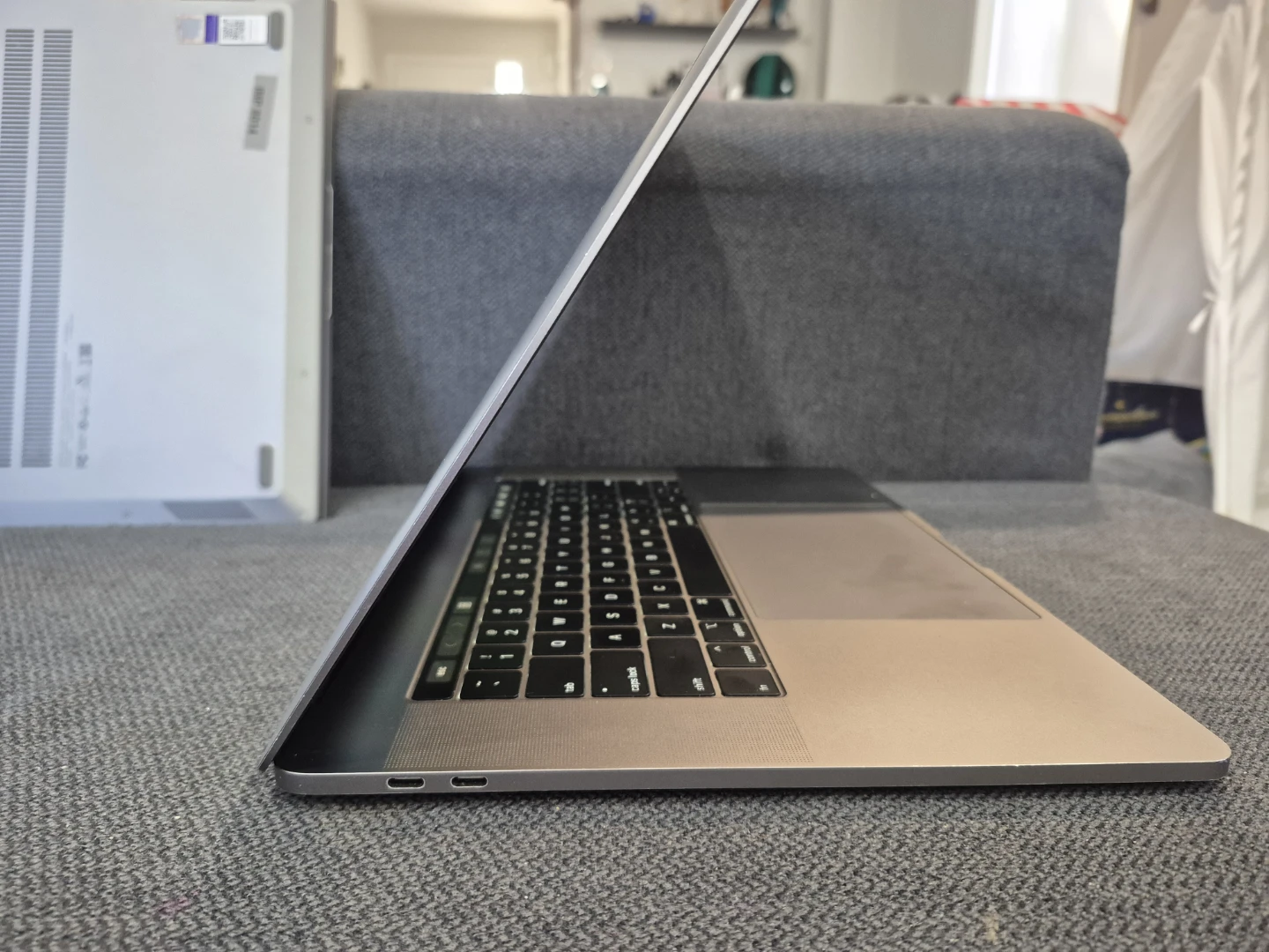 Apple MacBook Pro 15", 2019 i7 16gbram 256gb with touchbar - photo 5