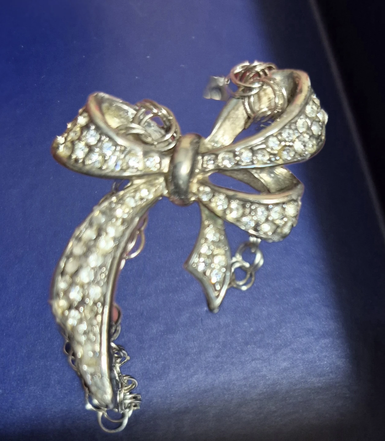 Silver Tone Bow Necklace - photo 3