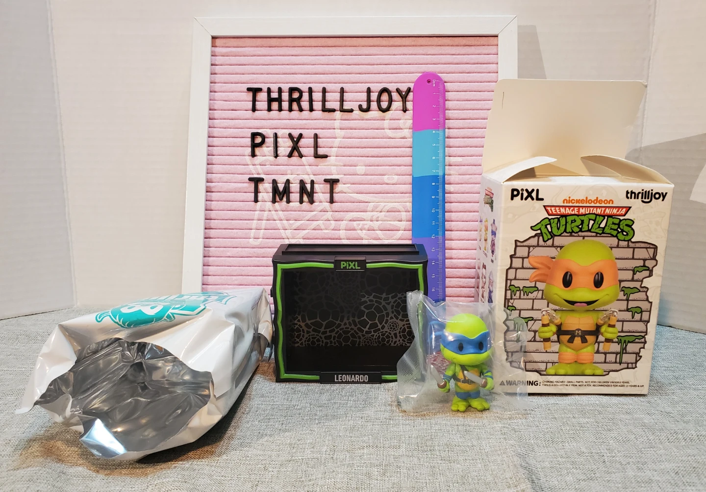PiXL Thrilljoy Nickelodeon TMNT Leonardo Figure and Display