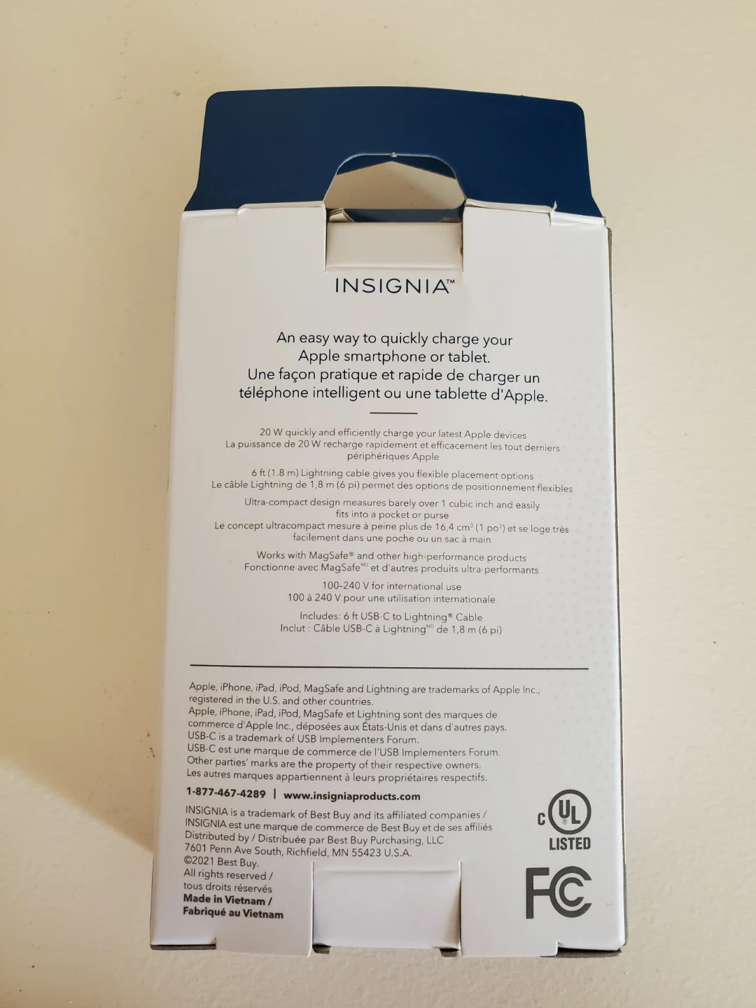Insignia 20 W USB-C Wall Charger and 6ft Cable 🥕 - photo 2