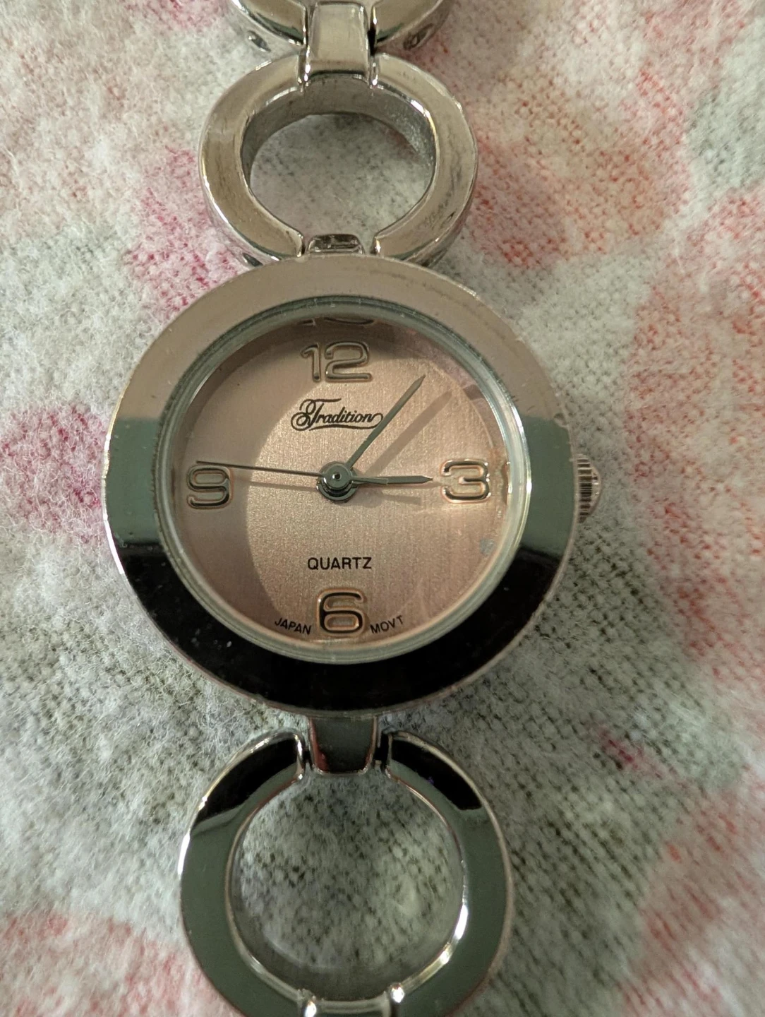 Vintage Ladies Quartz Bracelet Watch Silver Tone Circle Elegant