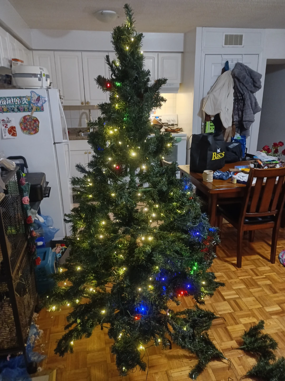 6 1/2' Colour-Changing Tree and Garland - photo 2