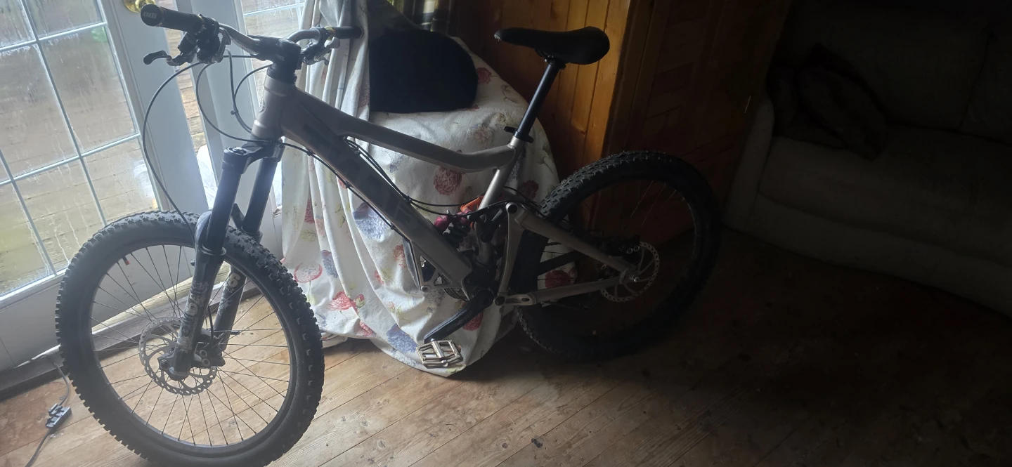 Giant "Maestro" Full Suspension Mountain Bike