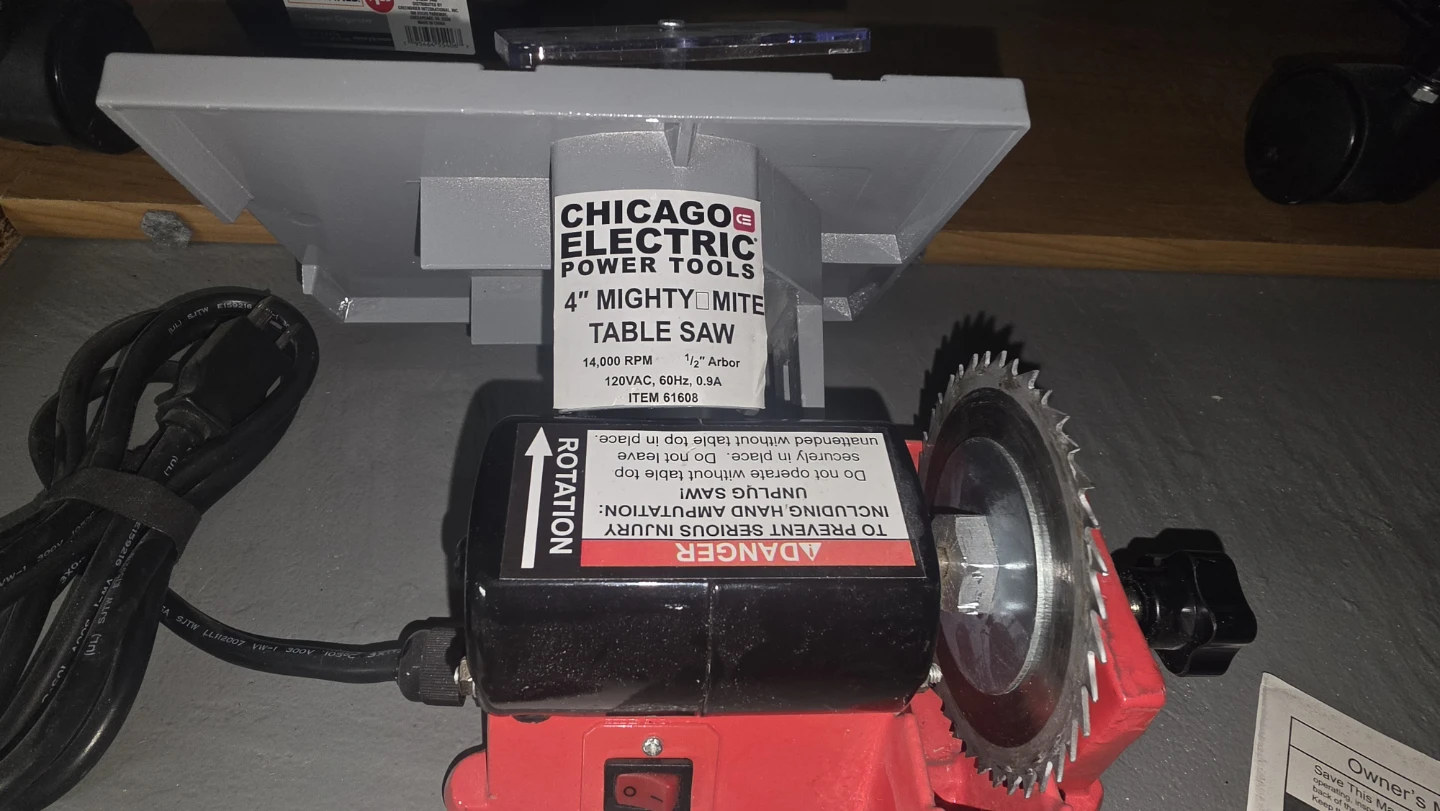 Chicago Electric 4" Mighty-Mite Table Saw with Diamond Blade - photo 3