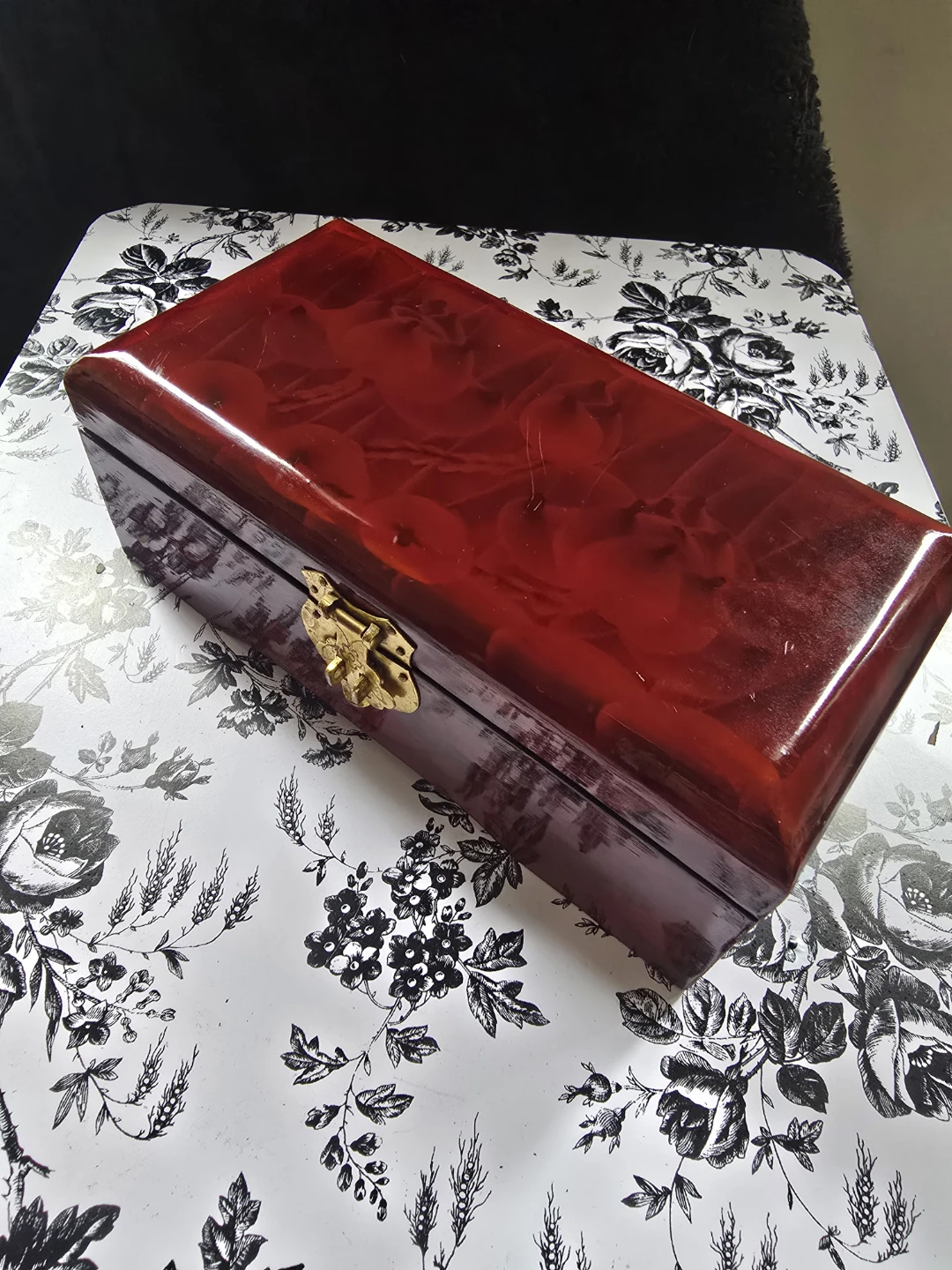 Vintage Lacquer Jewelry Box with Brass Clasp