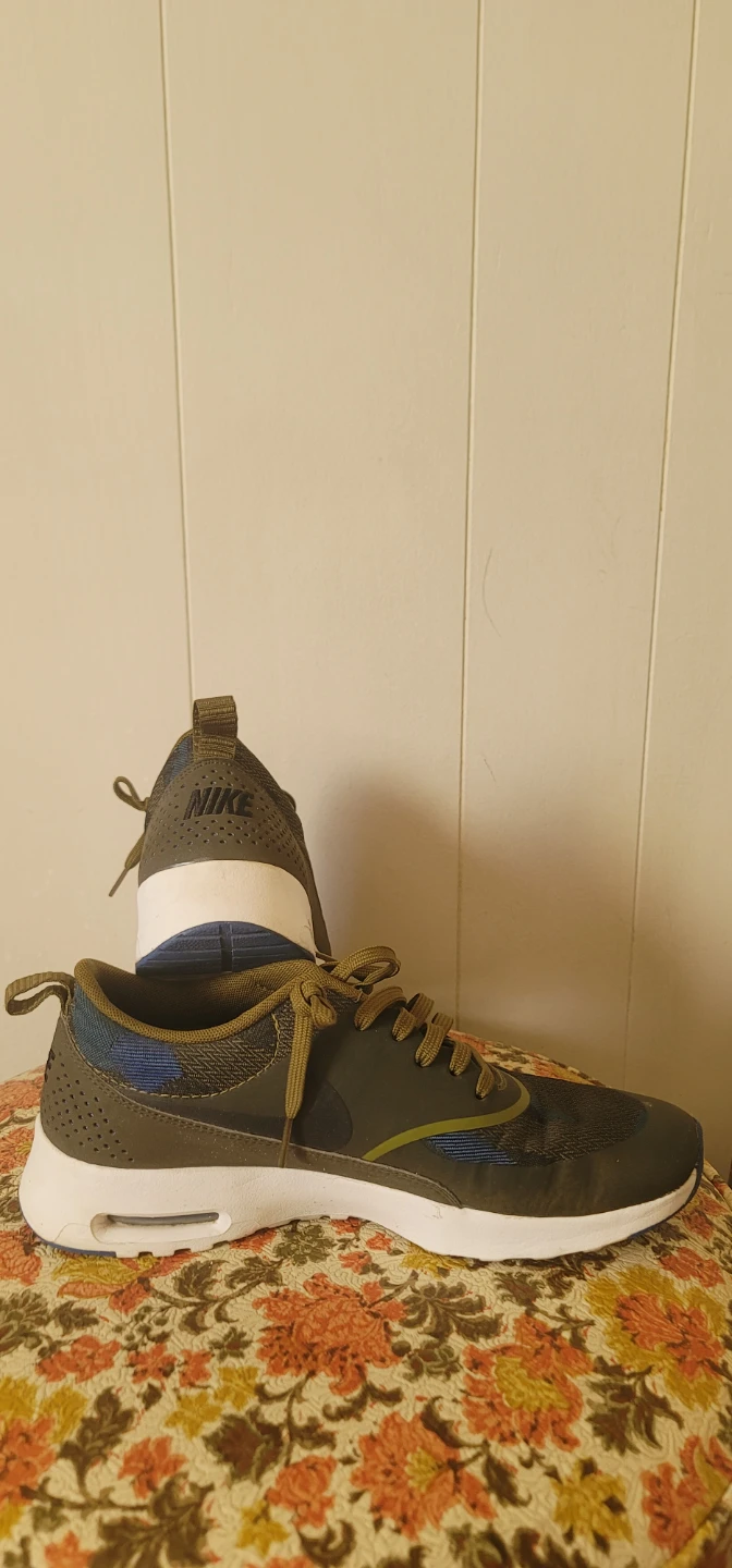 Nike Thea Women's Running Shoes - Size 7.5 - photo 3