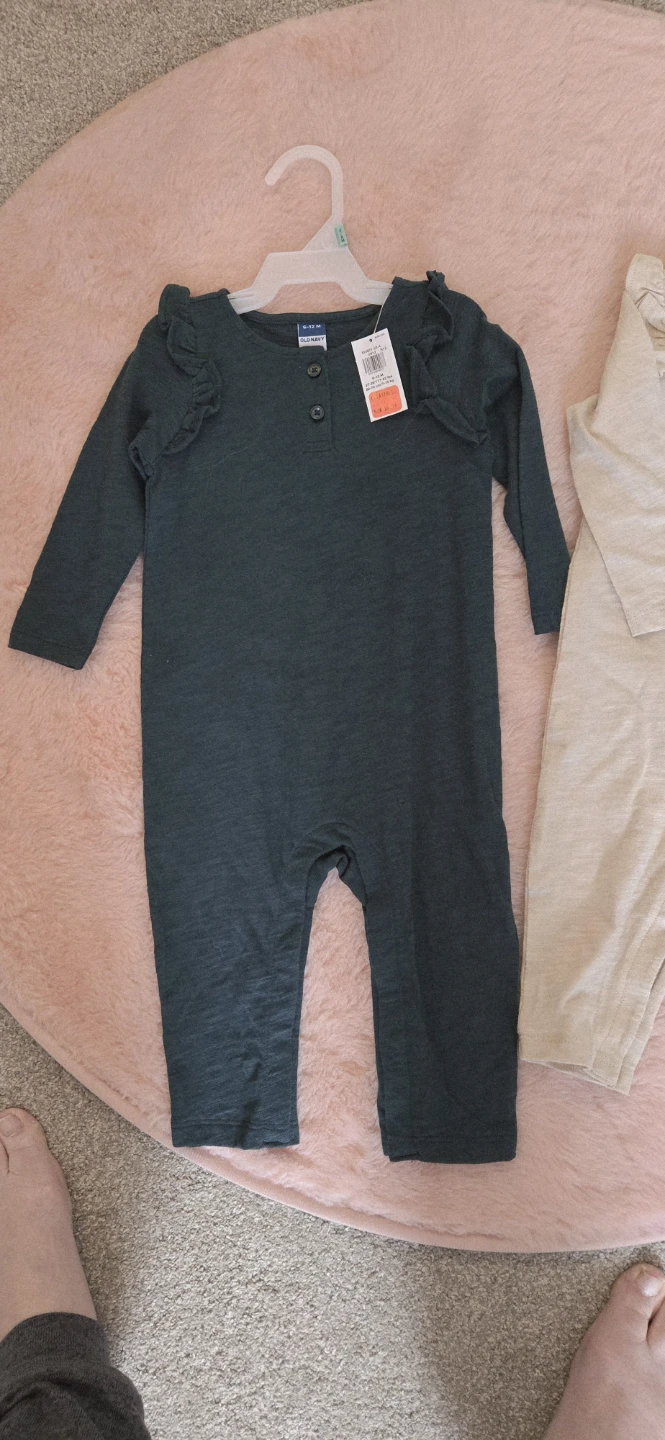 2 pk Baby Girls Ruffle Sleeve Rompers 6-12mo. Green & beige. - photo 2