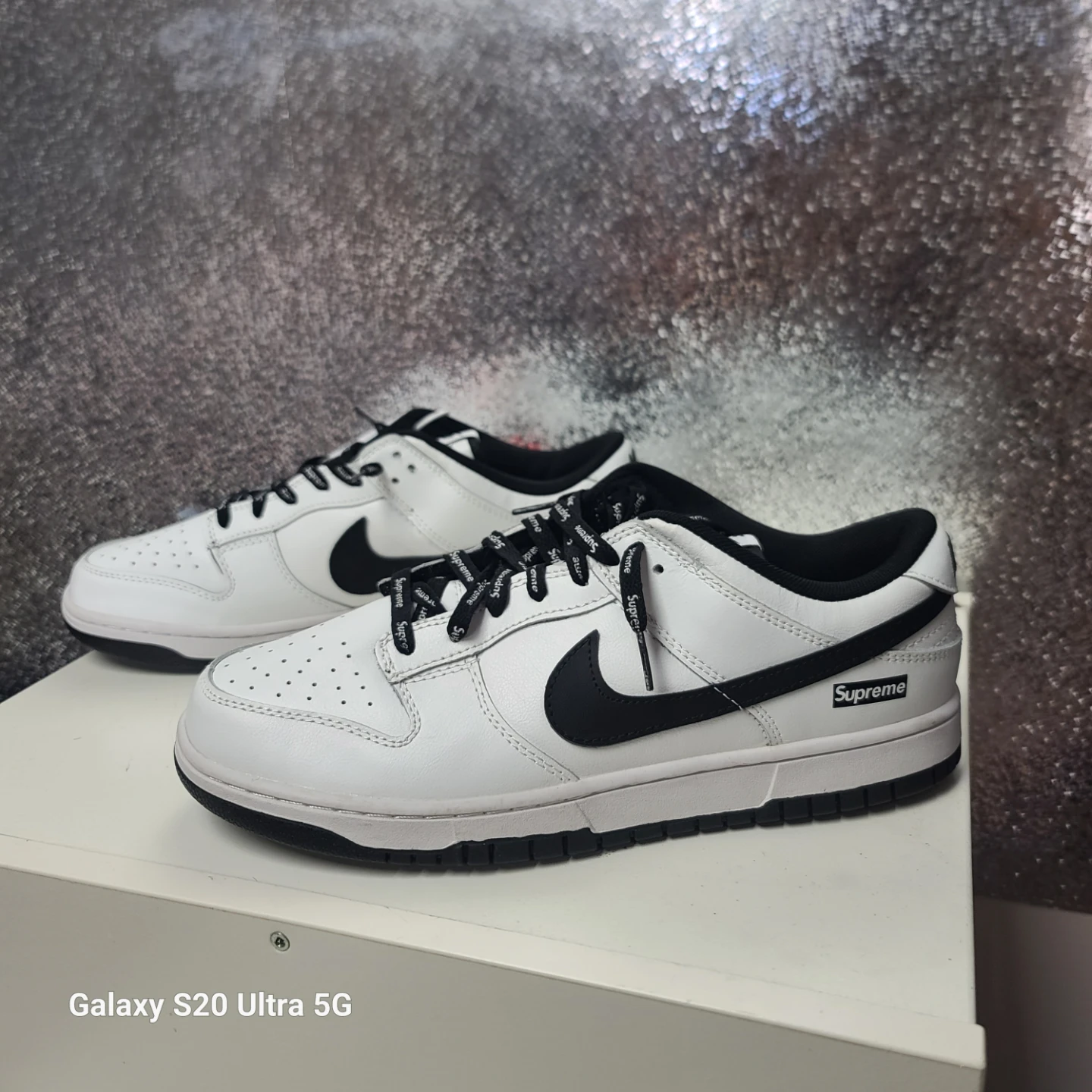 Nike SB Dunk Low Pro Supreme White Black Sneakers