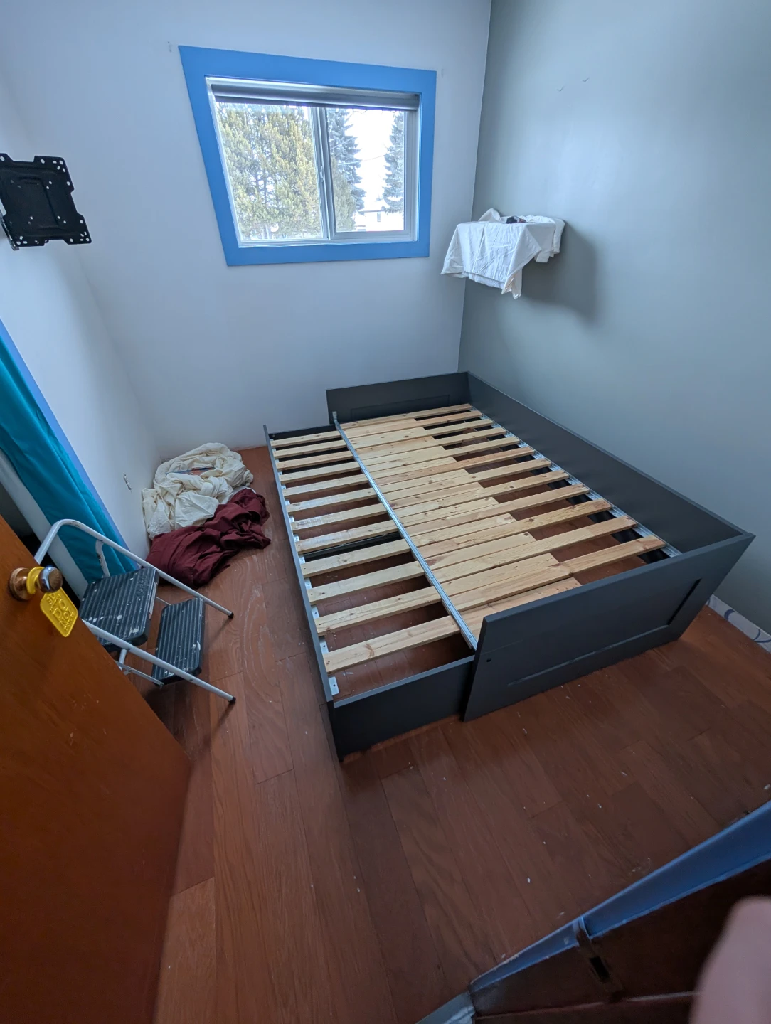 bed Frame with Wood Slats twin queen  adjustable bitwin 2 sizes - photo 3