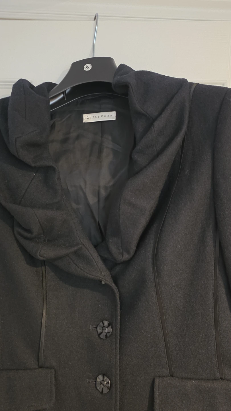 Witteveen Black Blazer - Size CAN 8 - photo 2