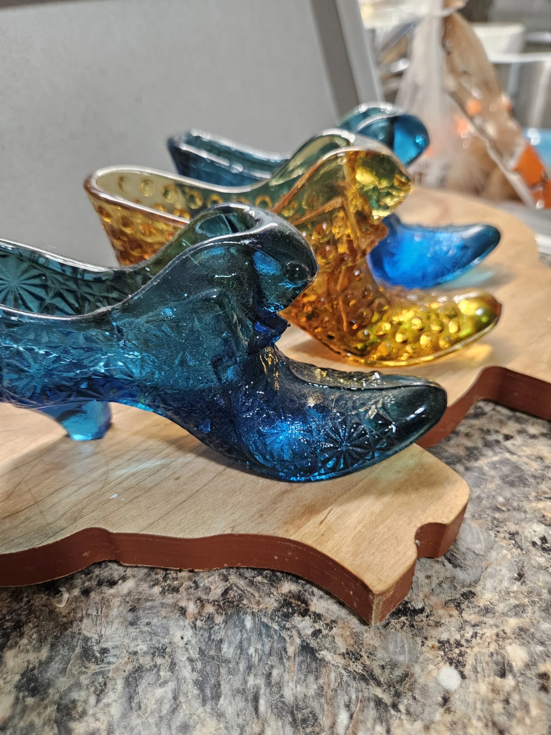Set of 3 Glass High Heel Shoe Figurines - Blue and Amber - photo 3