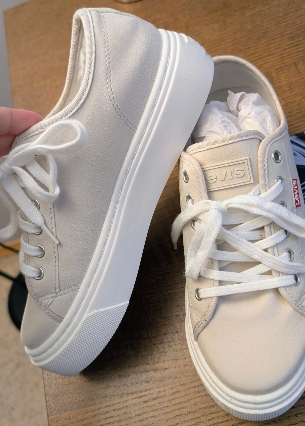 Levi's Women's Canvas Sneakers Cream Size 8