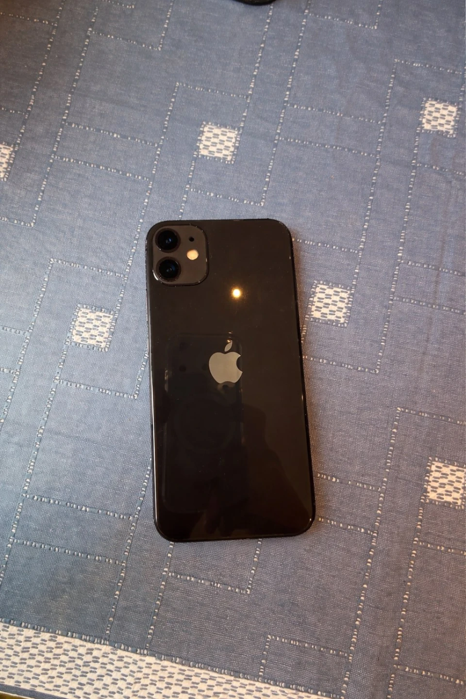 Apple iPhone 11 - Black 124GB