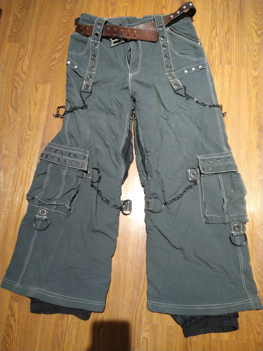 Custom snowboard pants. 1 of a kind. Punk, metal style