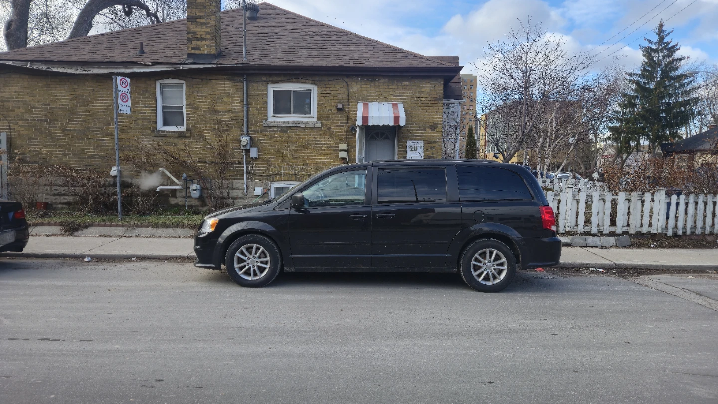 2014 Dodge Grand Caravan sxt SAFETY CERTIFIED - photo 2