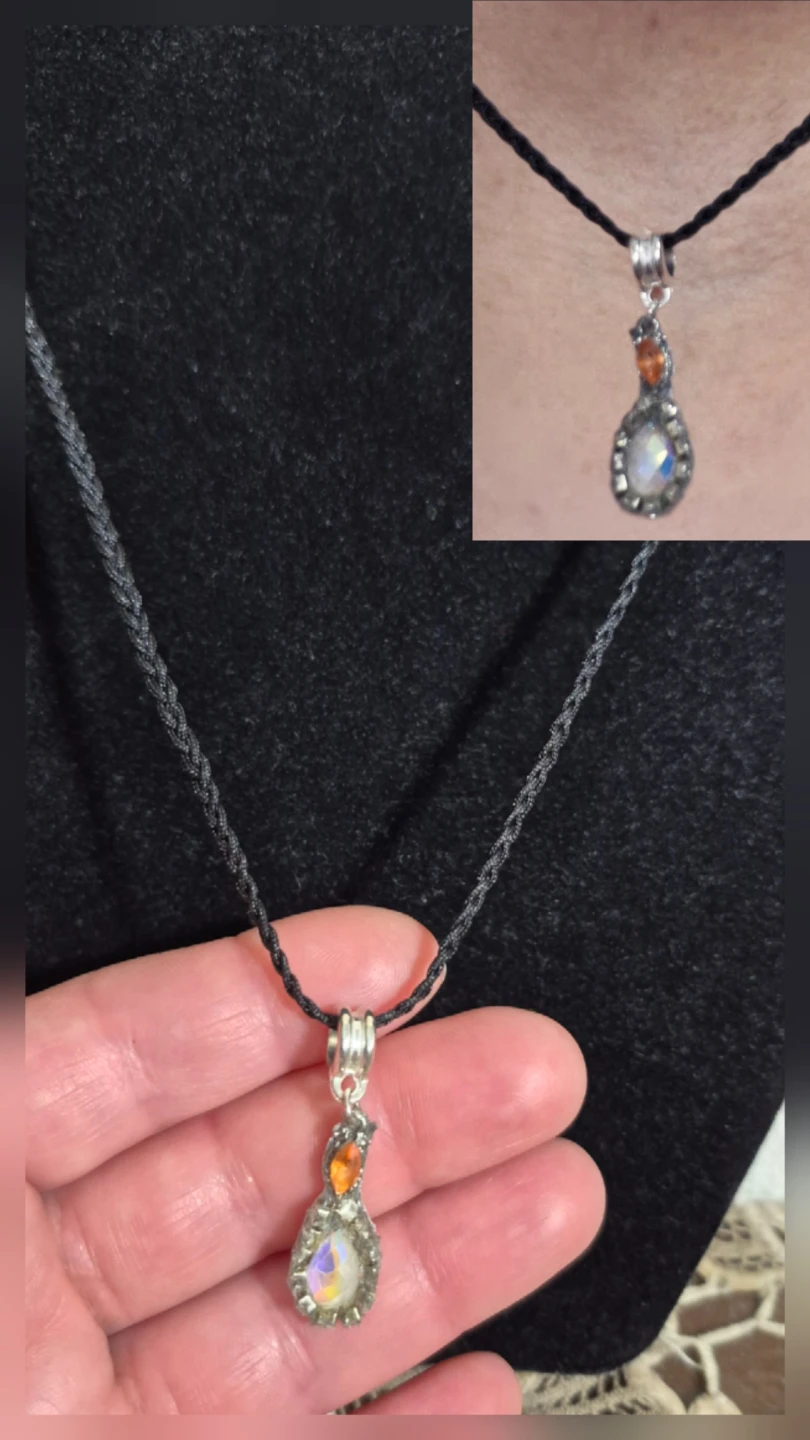 lot of  Pendants Necklaces each 10$