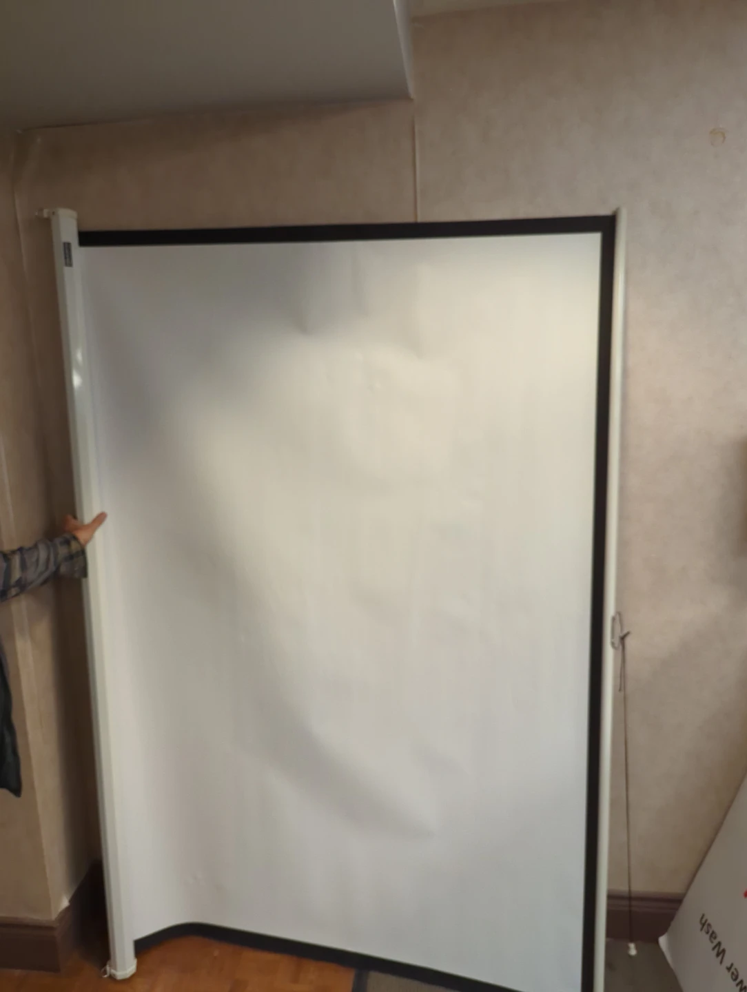 Elite Screens Projection Screen - photo 3
