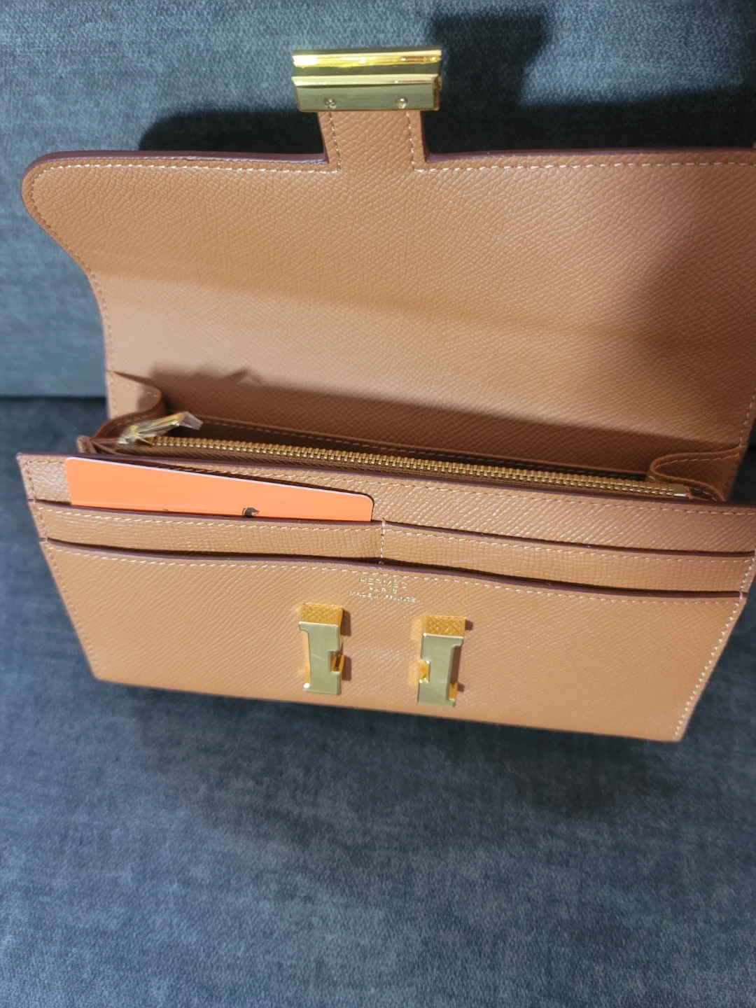 Constance Wallet - photo 2
