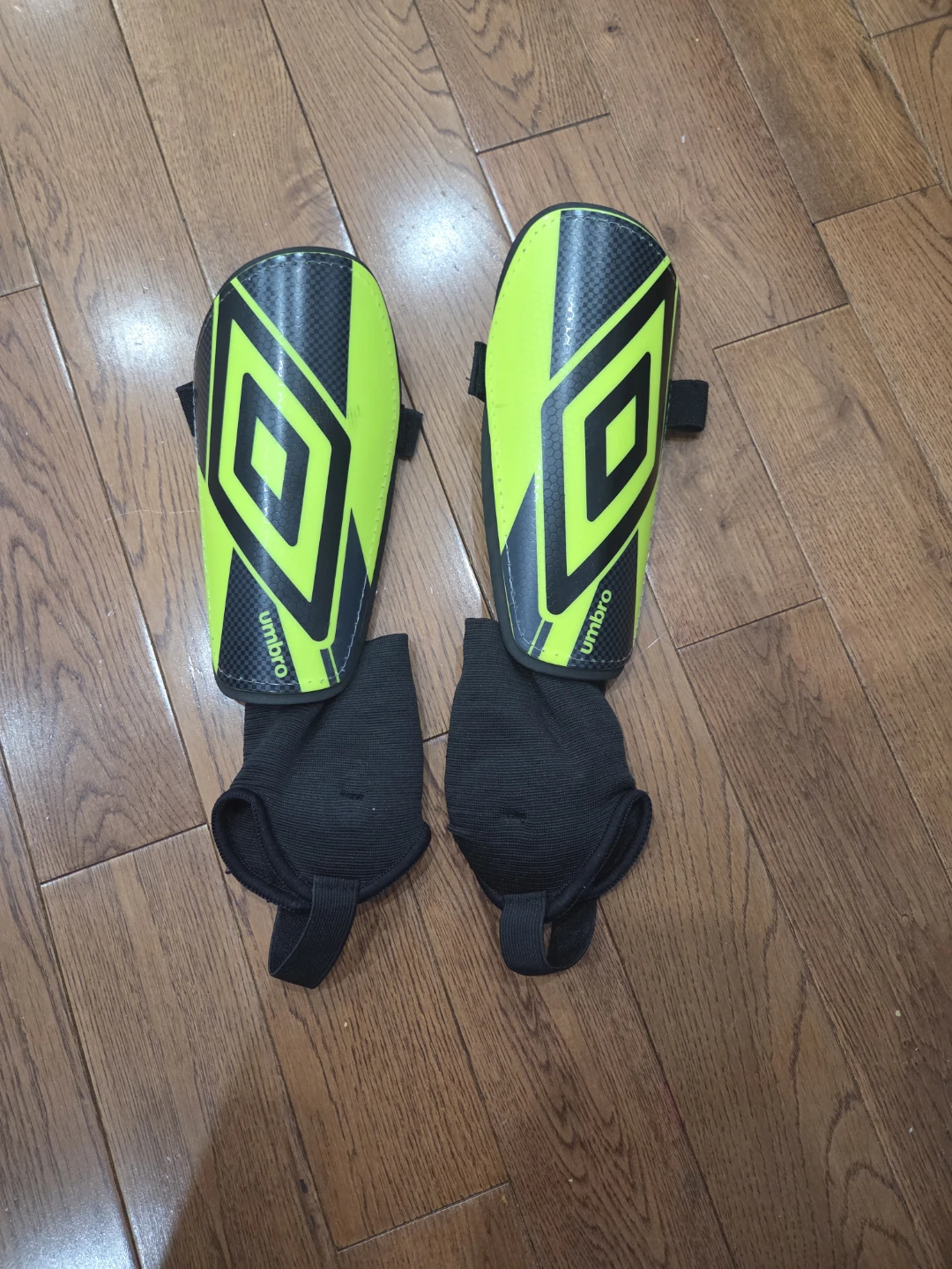 Umbro Soccer Shin Guards CERAMICA 2.0 Size L - photo 2