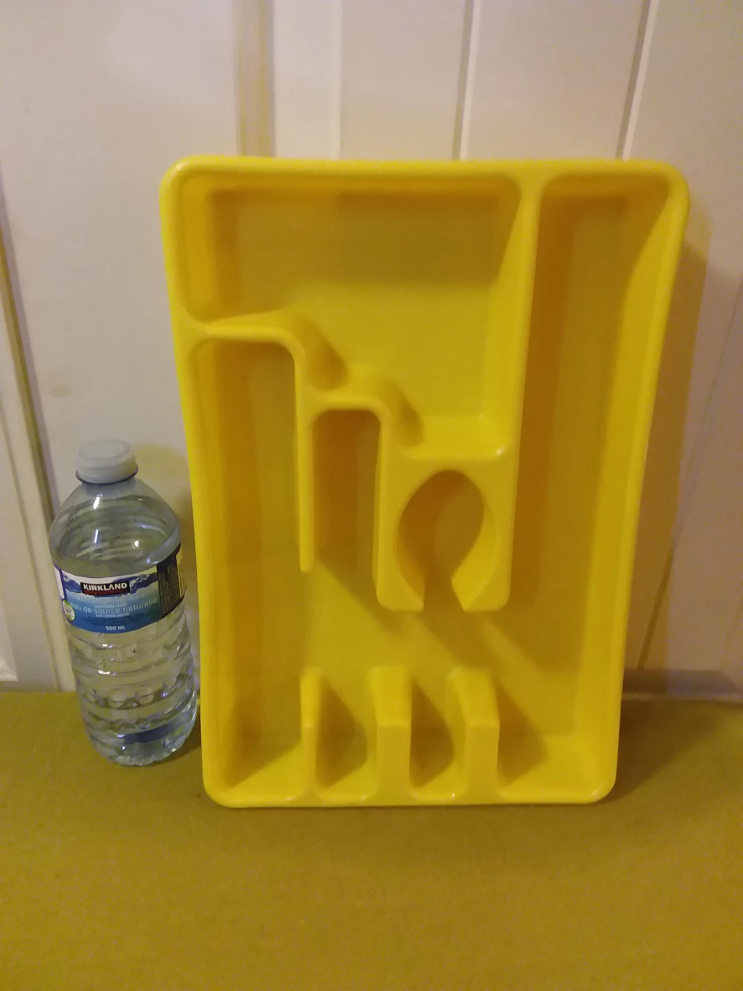 🥕 🆓 Yellow Plastic Cutlery Organizer Tray 🆓