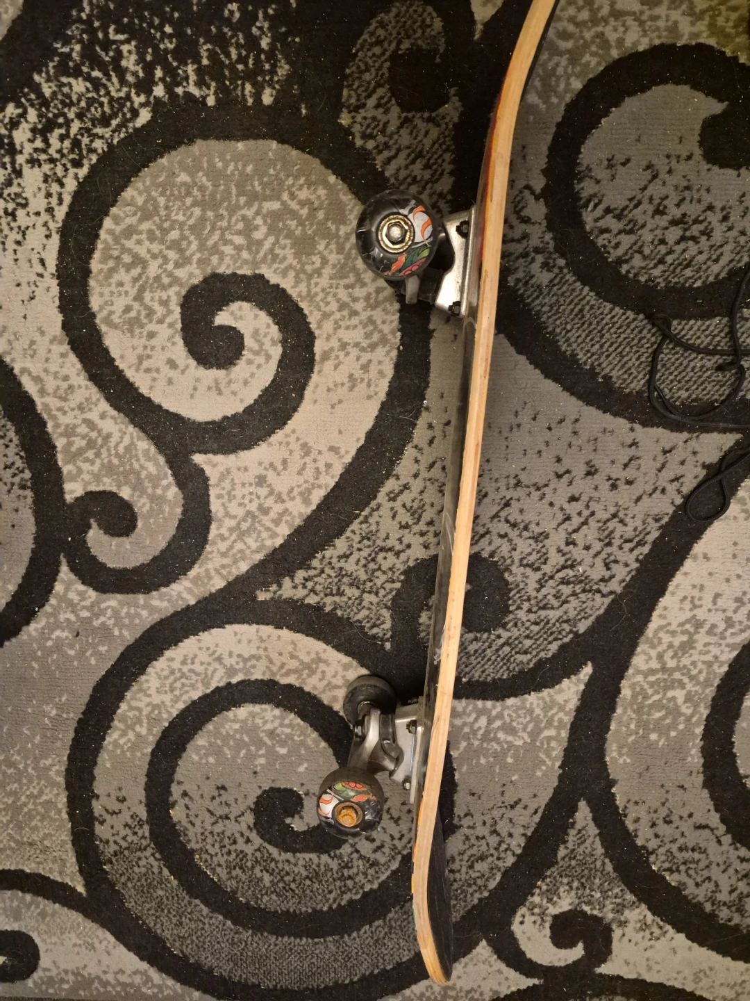 Airwalk Skateboard with Skull Graphic - photo 3