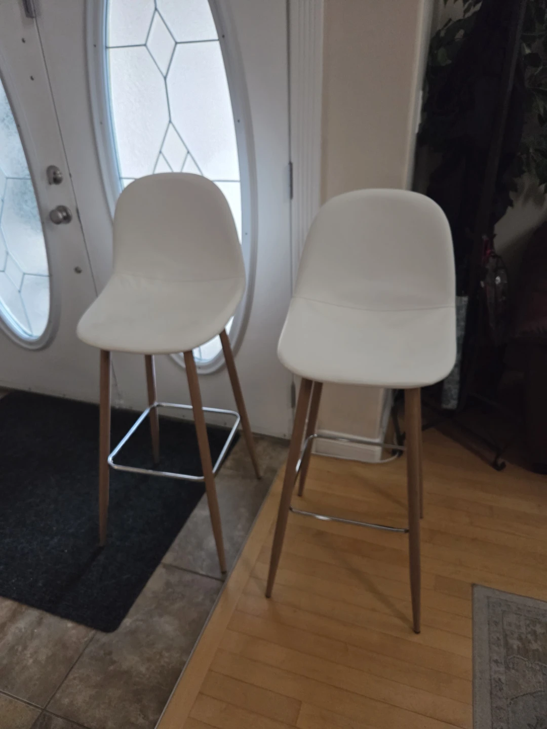 Set of 2 White Bar Stools