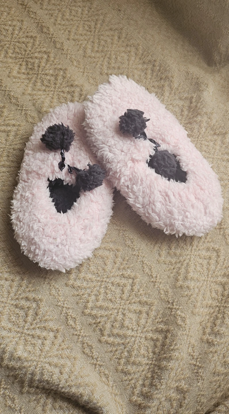 🧡Pink Fuzzy Slippers with Pom-Poms