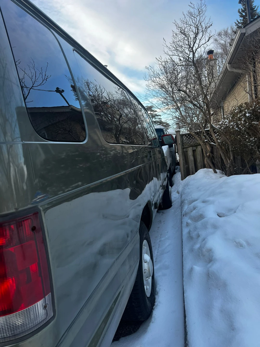 Ford E-350 Super Duty Van - photo 2