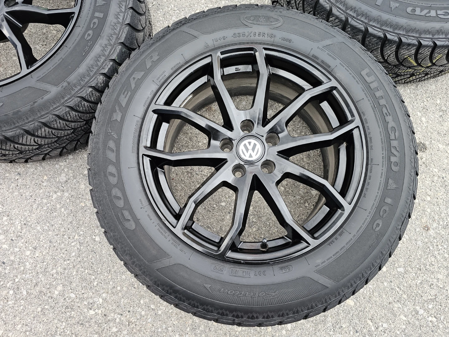 VOLKSWAGEN ATLAS WINTER TIRES ON ALLOY RIMS 235/65 R18 - photo 5