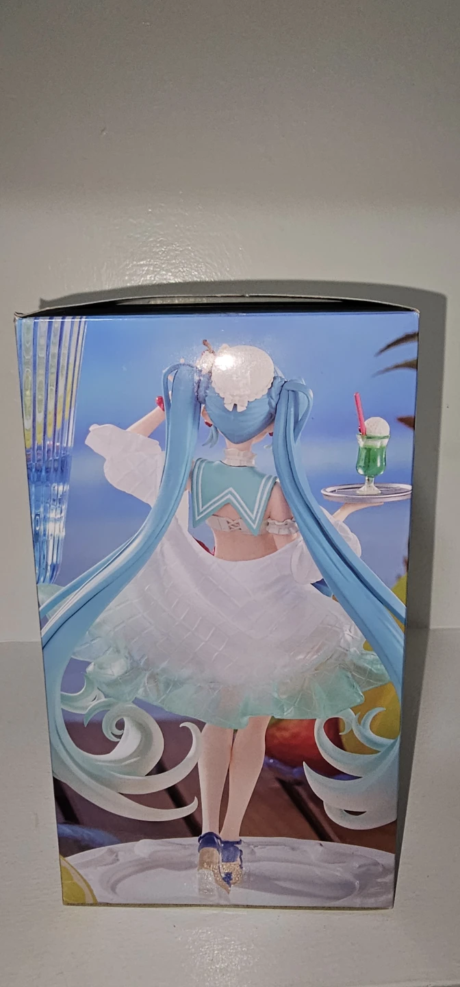 FuRyu Hatsune Miku SweetSweets Cream Soda Figure - photo 2
