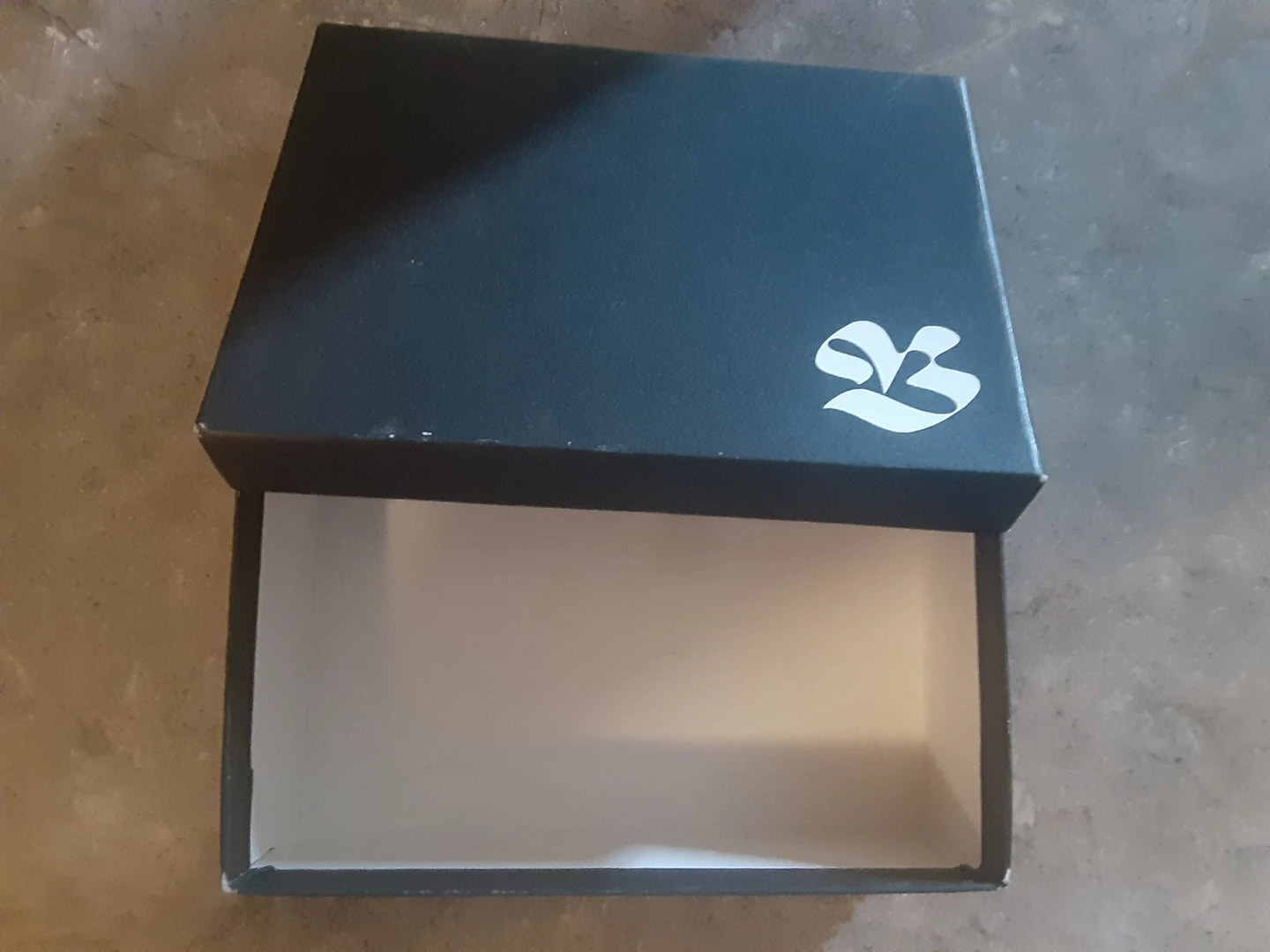Black keepsake box with stylized Hbc logo 🥕 - photo 3