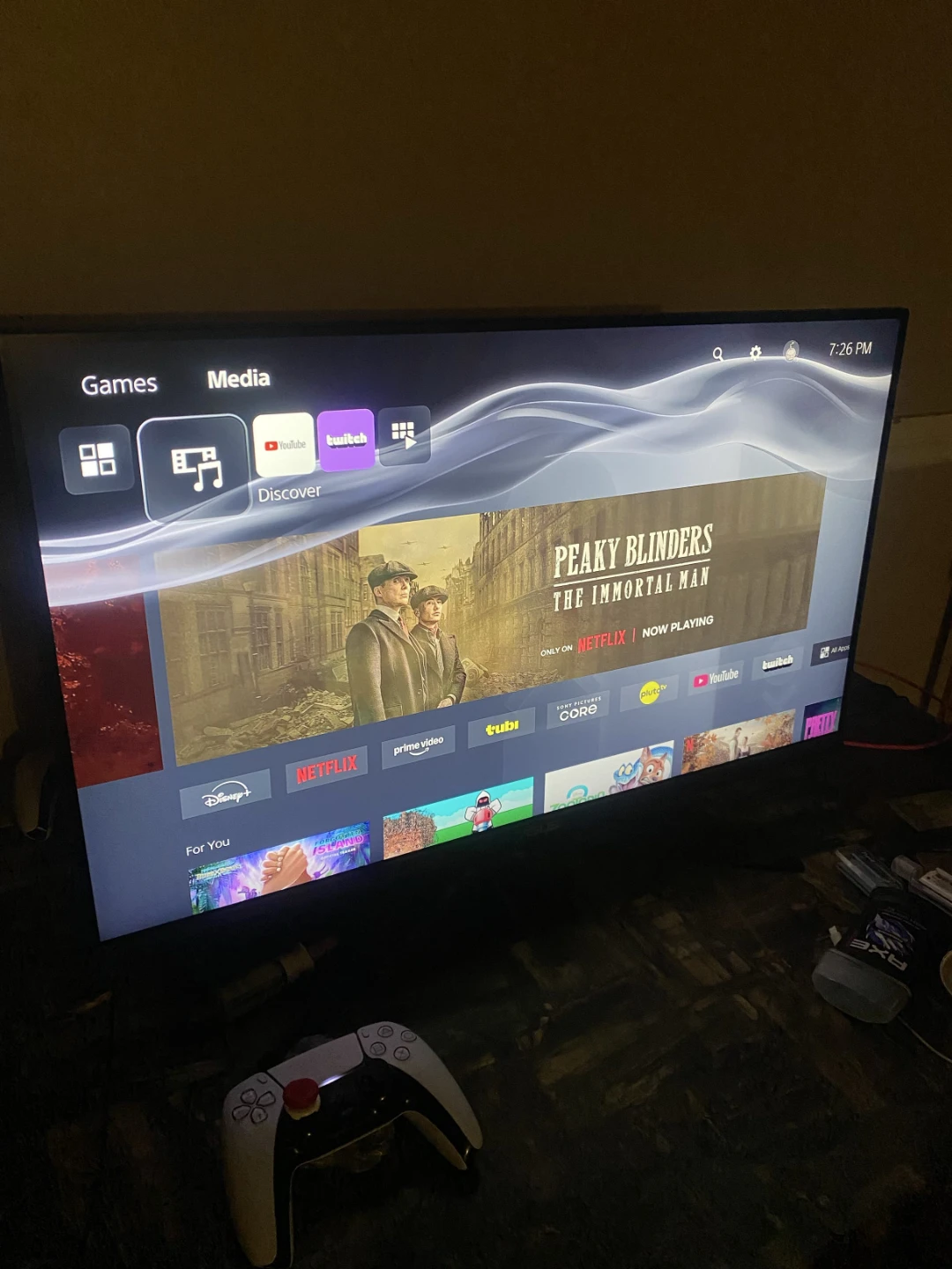 Brand new 32" smart TV - photo 2