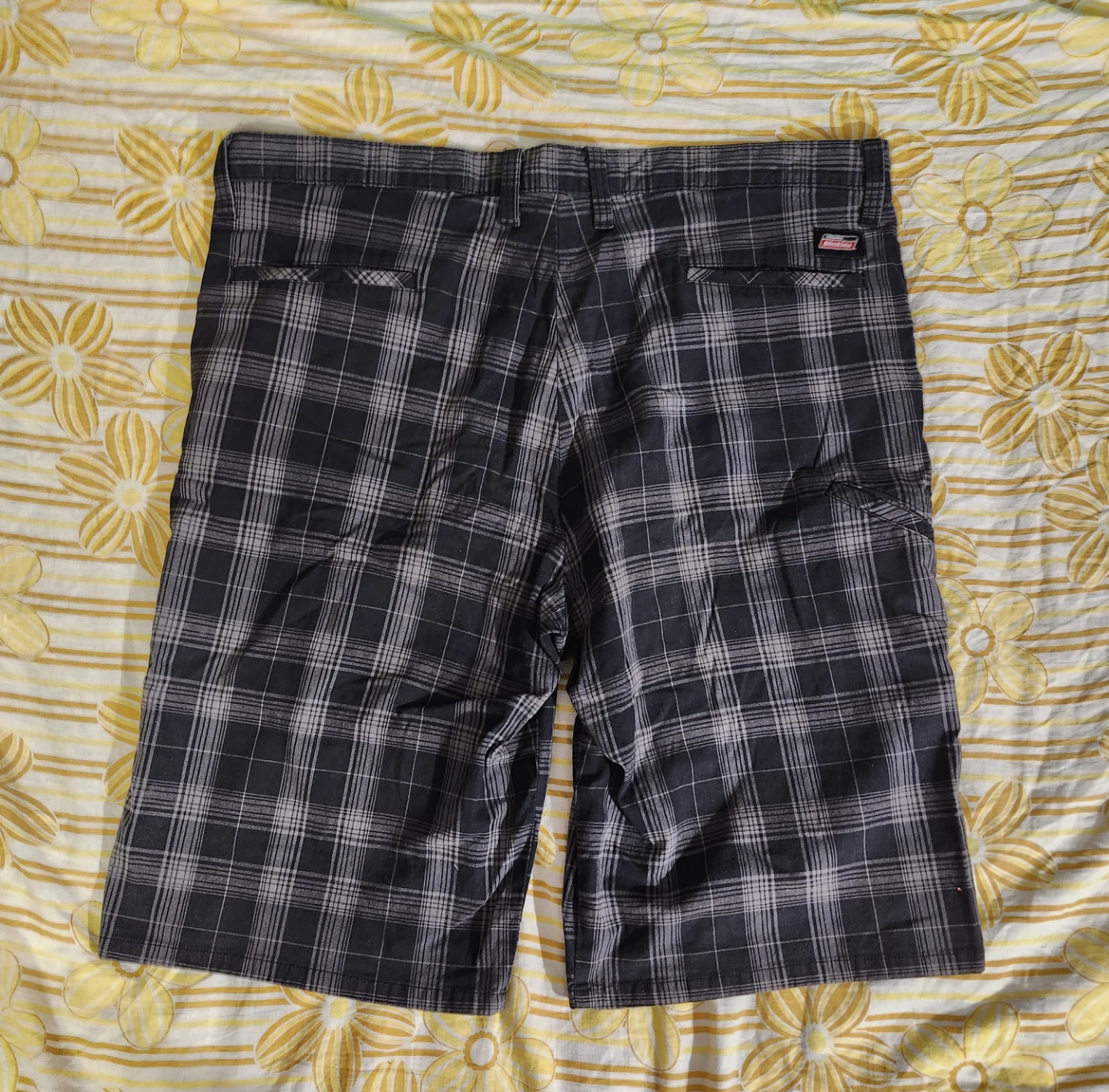 Black and grey plaid Dickies shorts - photo 2
