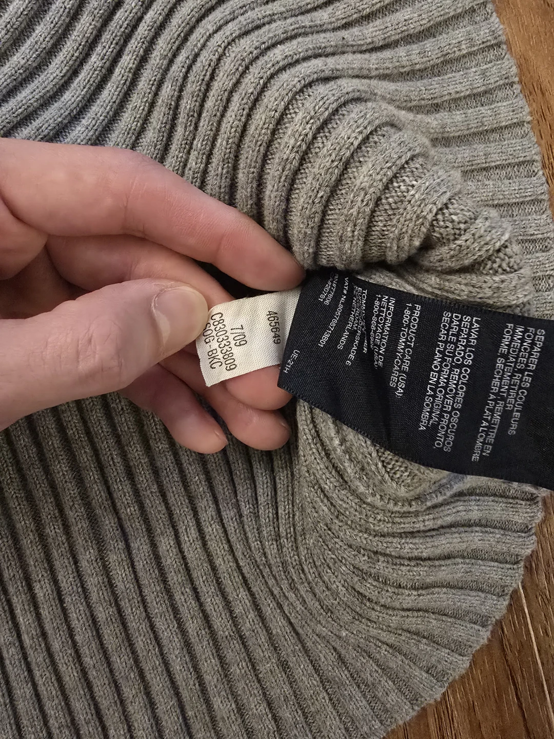 Tommy Hilfiger Men's V-Neck Sweater - photo 4