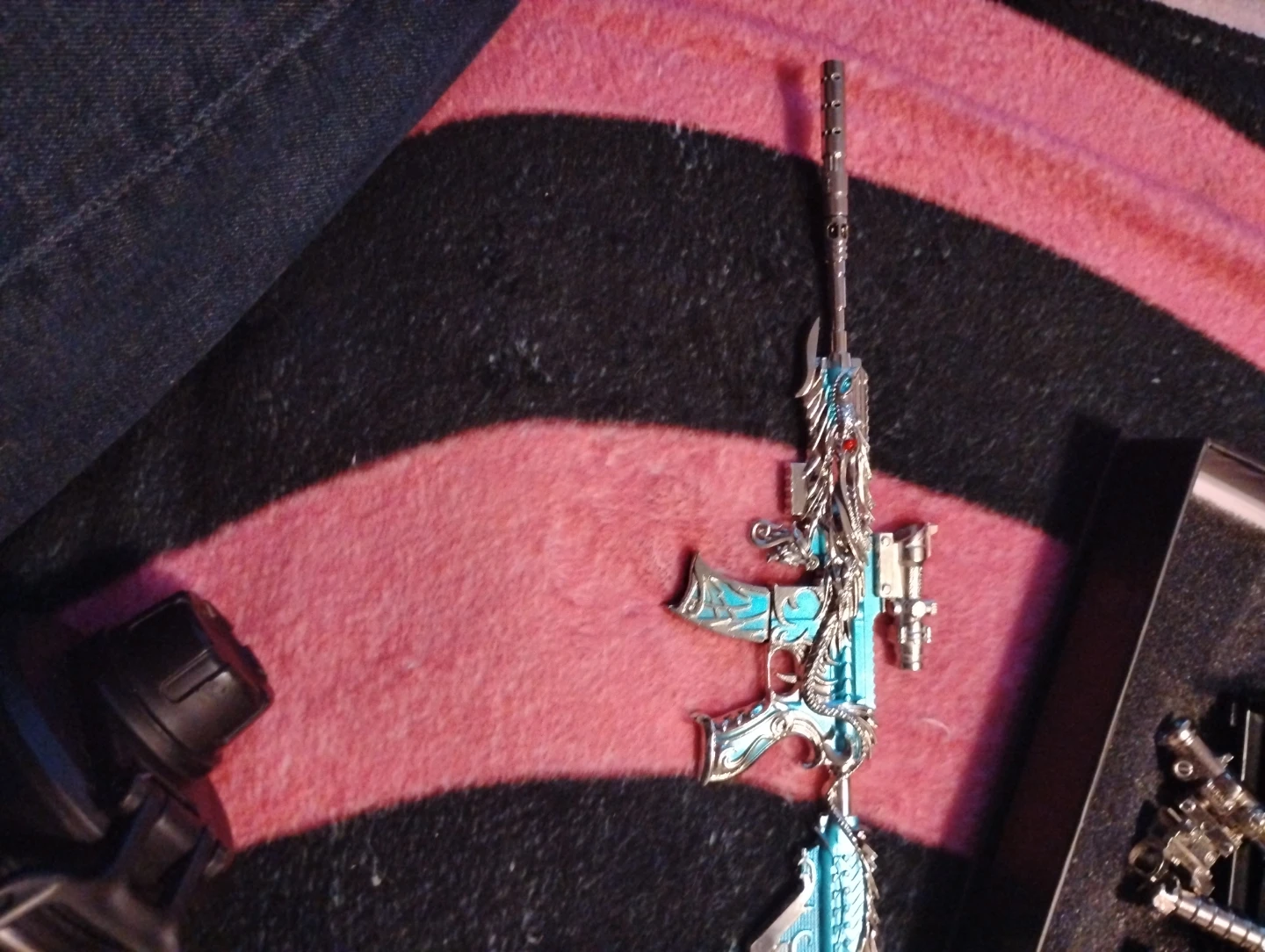Dragon themed replica rifle and knife set - photo 3