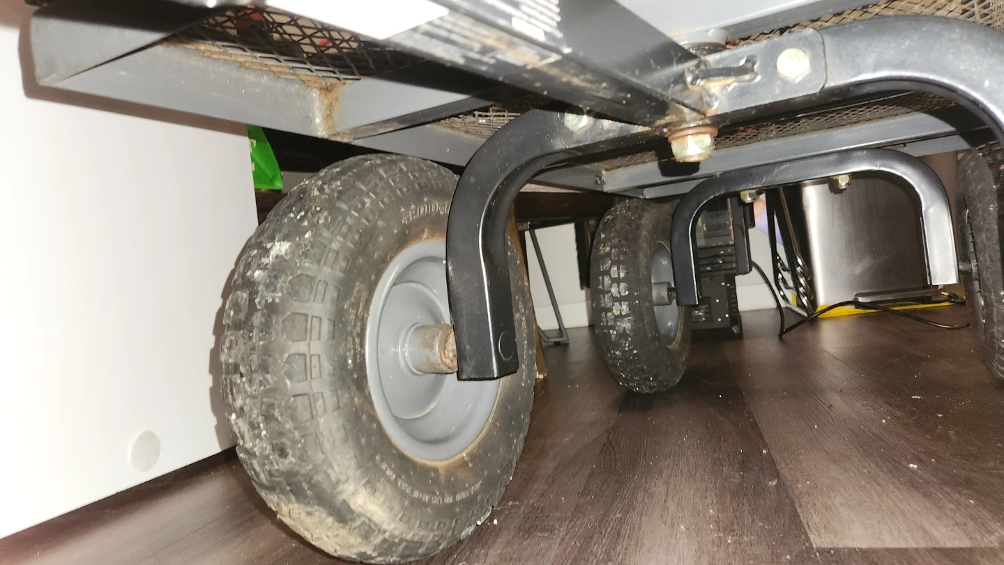 Gorilla Carts Heavy-Duty Steel Garden Cart - photo 3