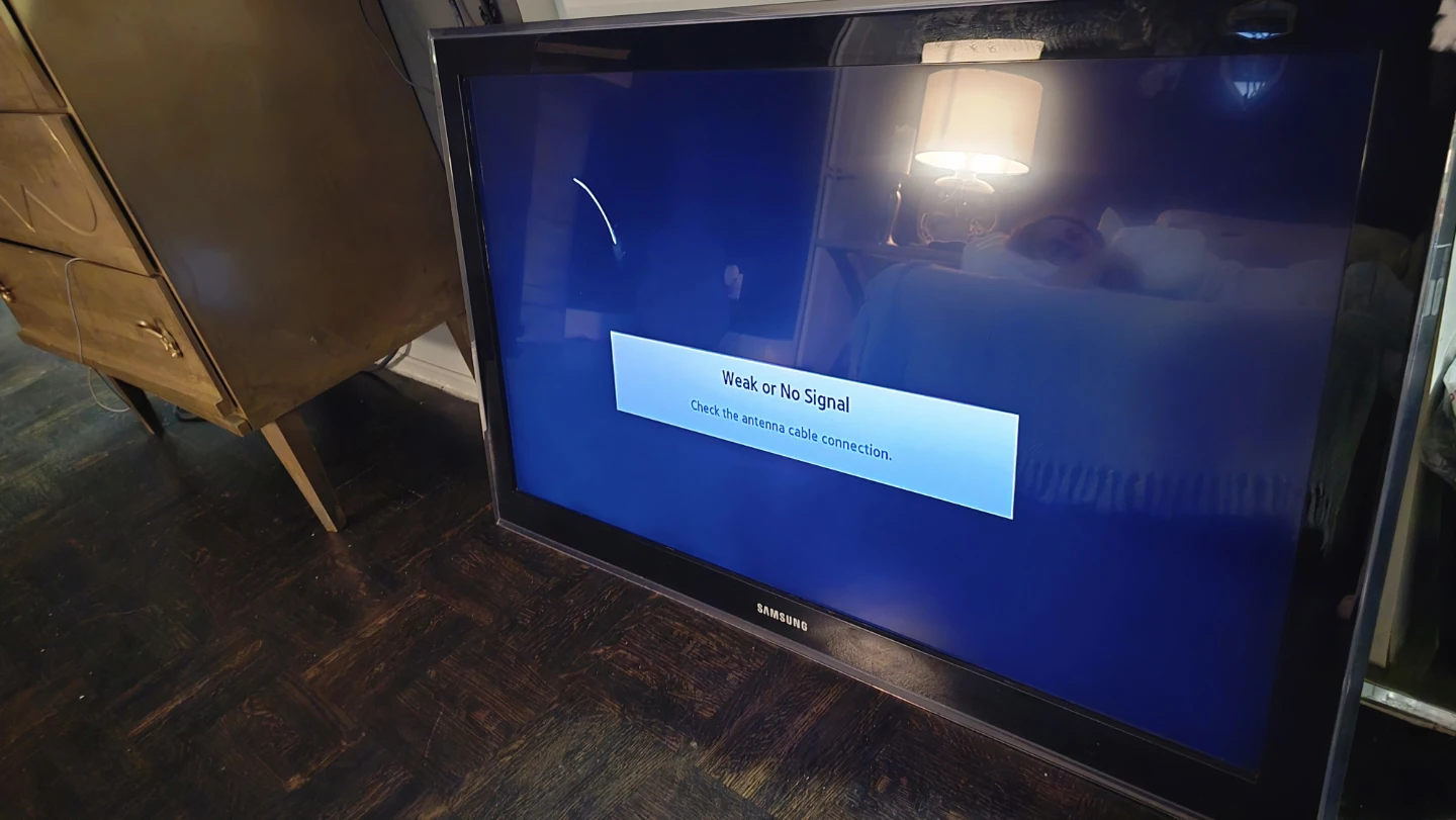 Samsung 32" TV & TERK Antenna Bundle