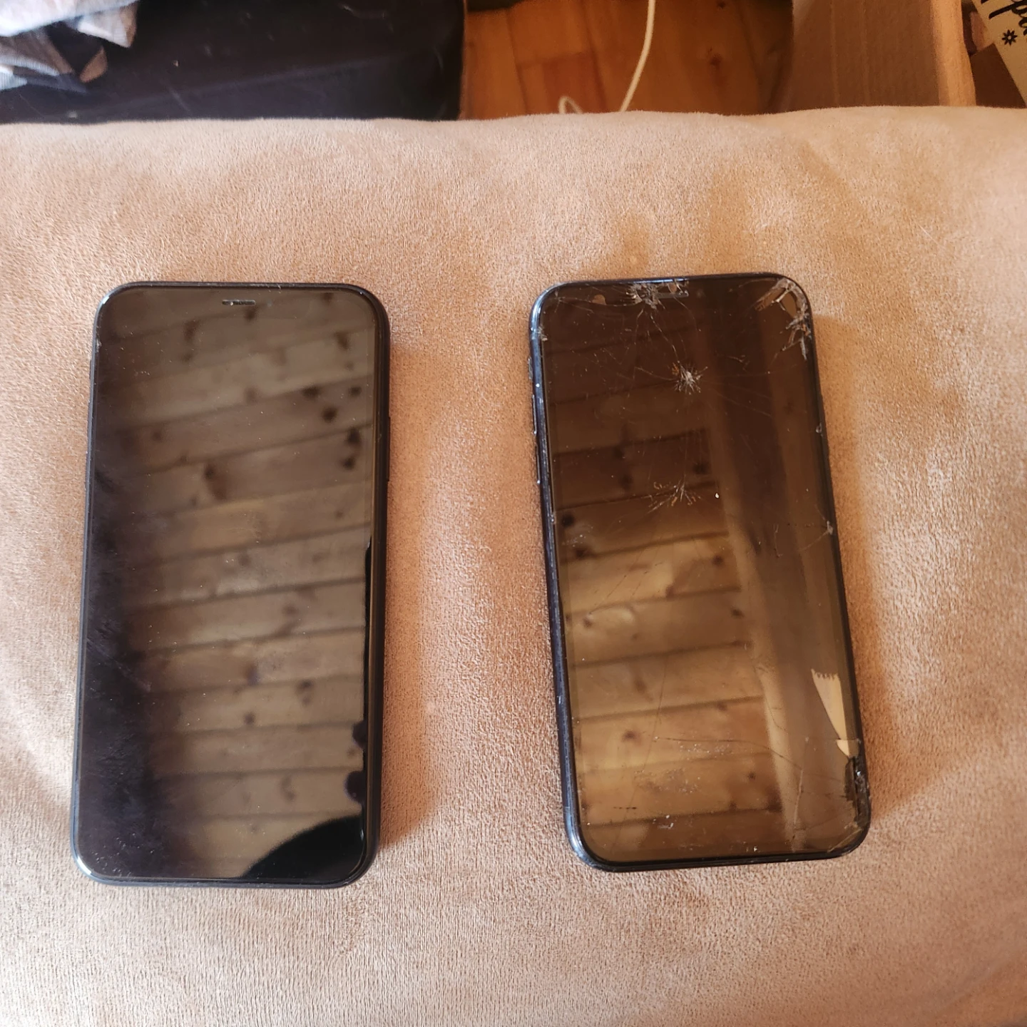 Lot of old iPhones for sale for parts - photo 3