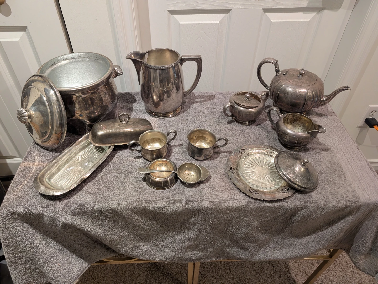 Large Vintage Silverplate Lot – Teapots, Serving Pieces & More - photo 2