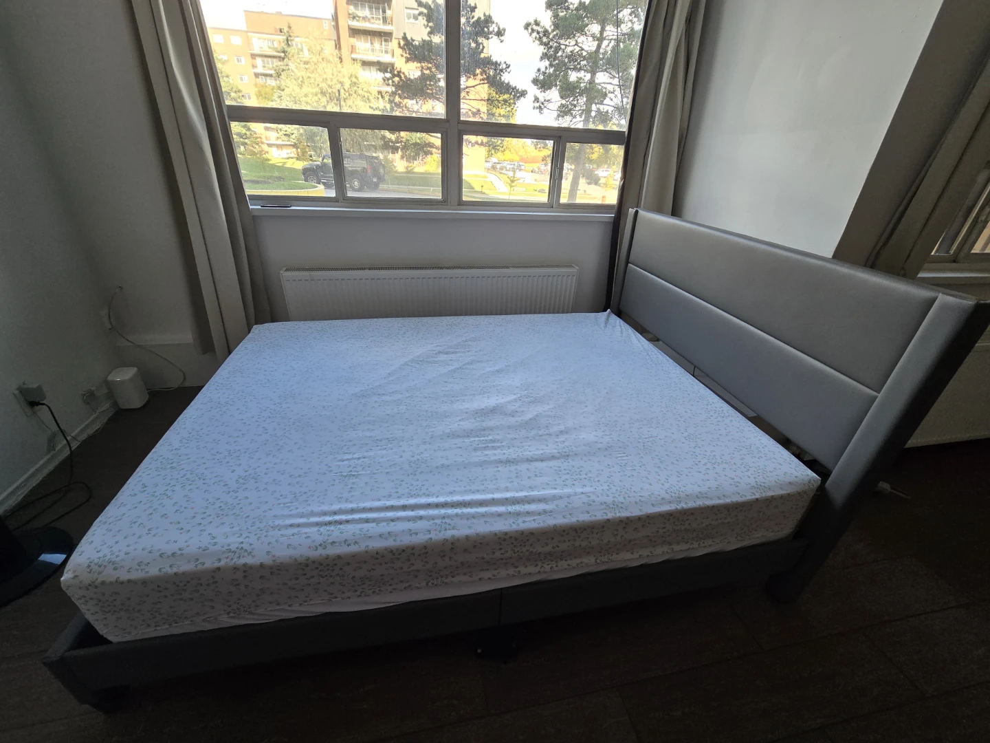 Modern Bed Frame – Strong & Clean – Like New