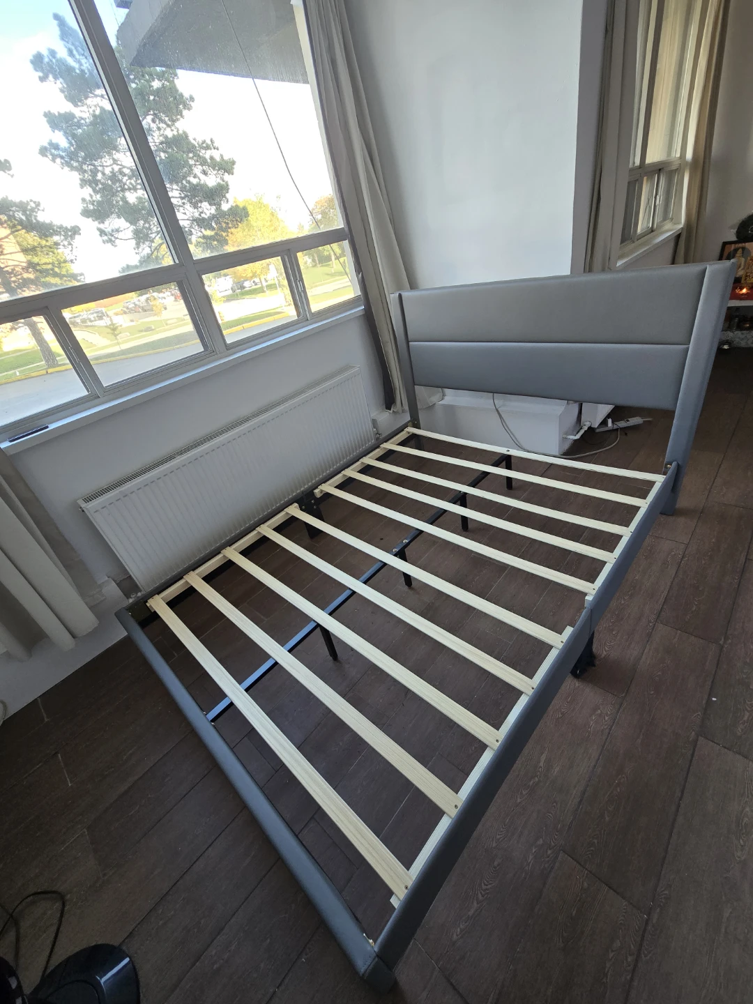 Modern Bed Frame – Strong & Clean – Like New - photo 2