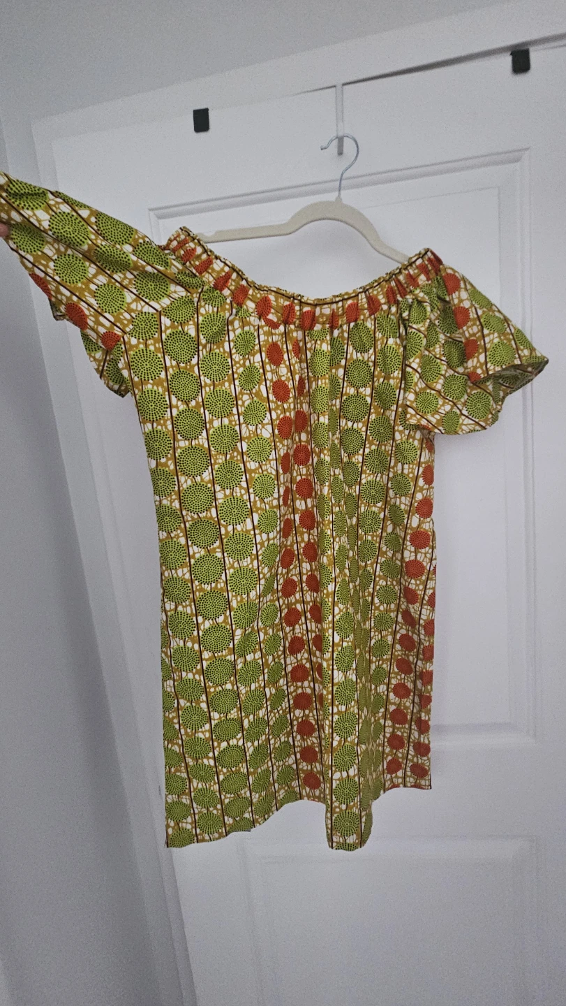 Off-the-shoulder dress with African print - photo 3