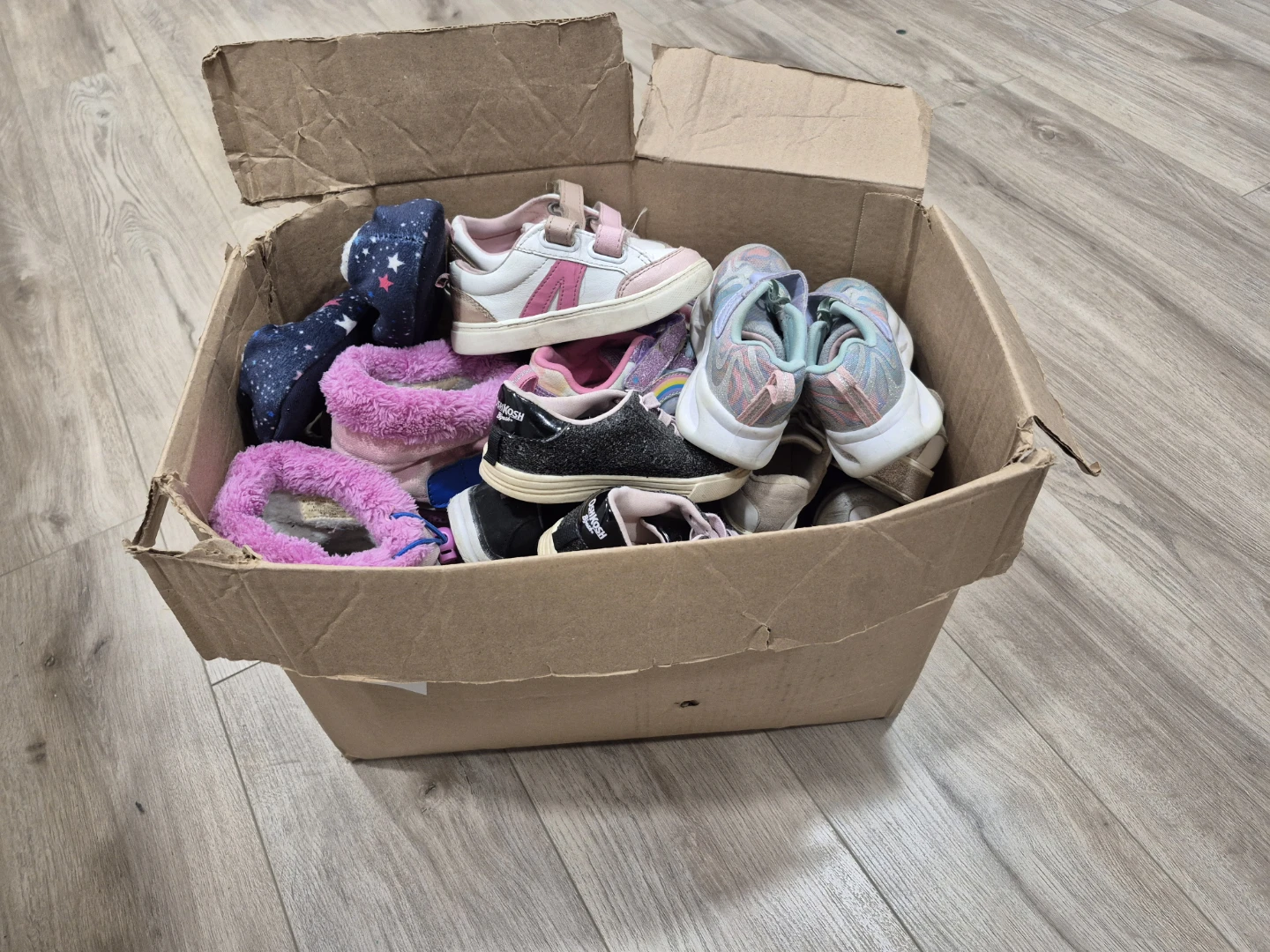 18x Size 8-13 Girls Footwear