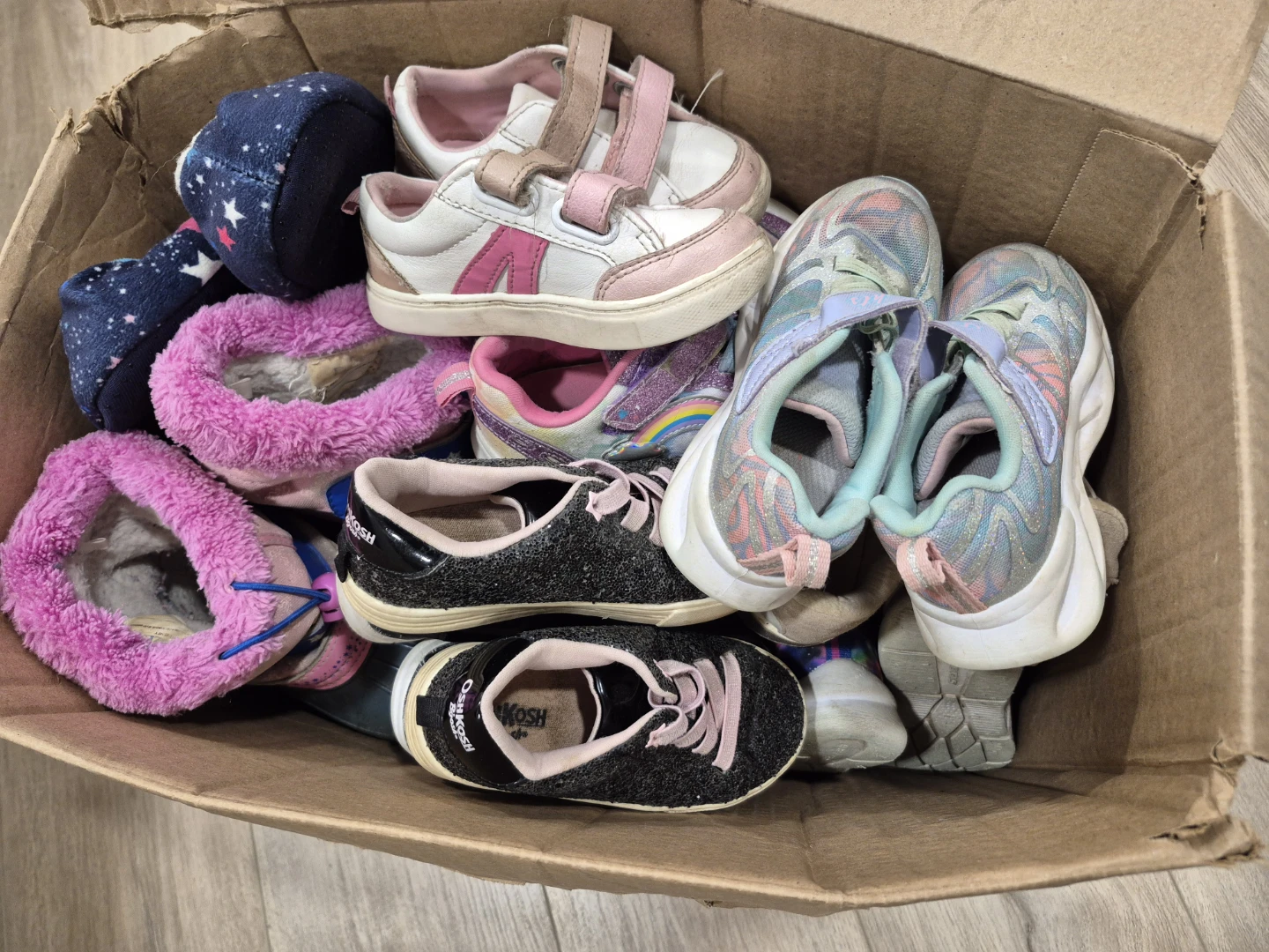18x Size 8-13 Girls Footwear - photo 2