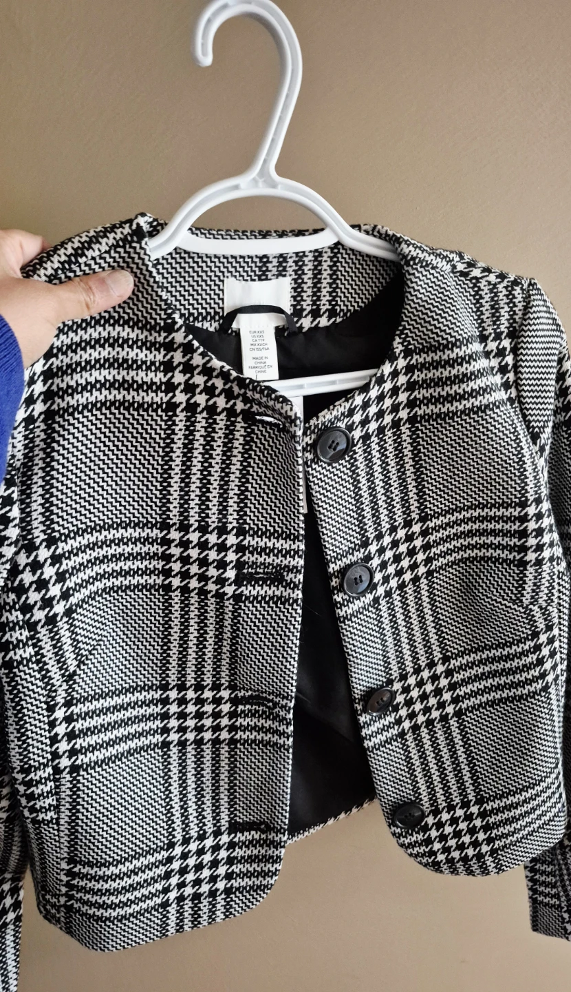 H&M Black and White Plaid Cropped Jacket - photo 2