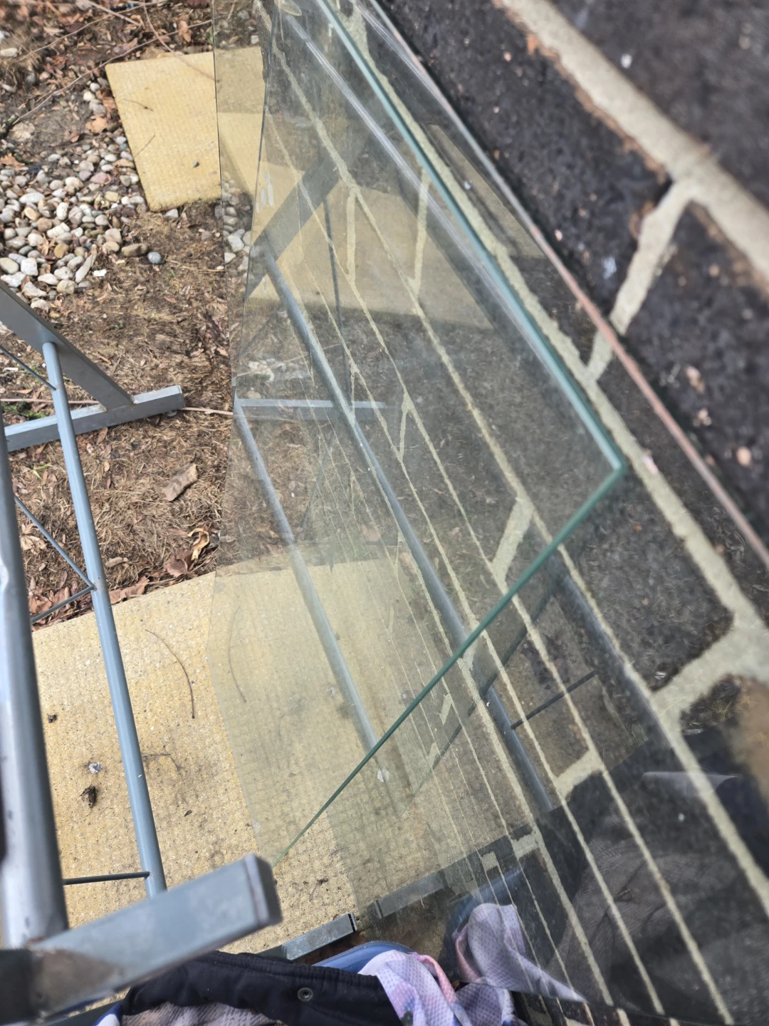 Metal desk with glass table tops - photo 2