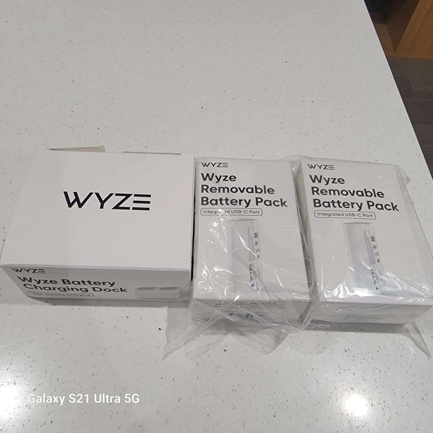 Wyze Battery Charging Dock and 2x Removable Battery Packs
