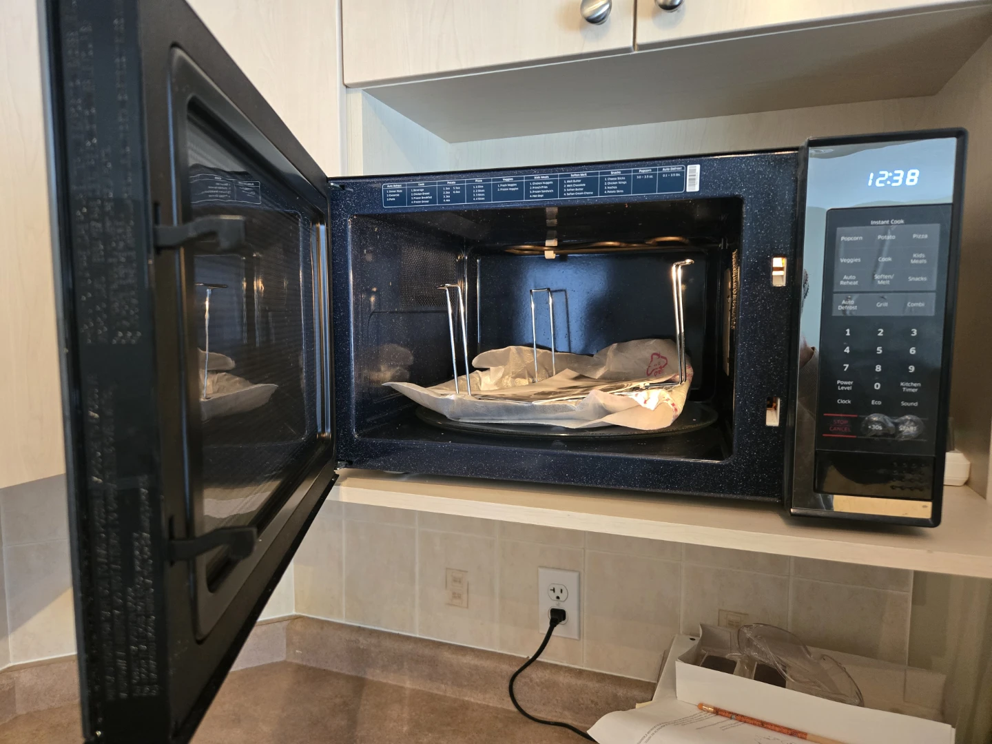 Samsung MG14J3020CM Microwave Oven - photo 2