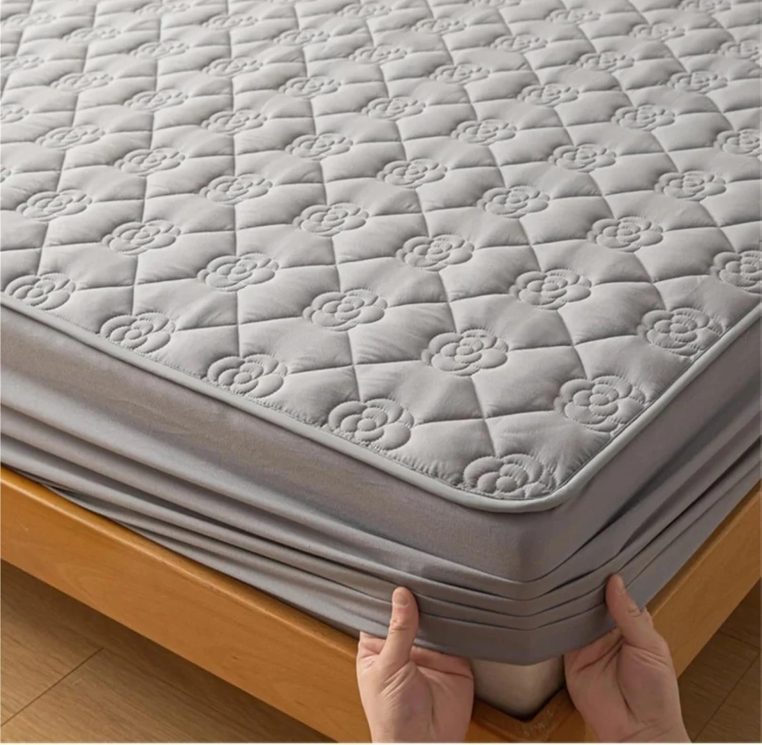 Quilted Fitted Mattress Protector - photo 5