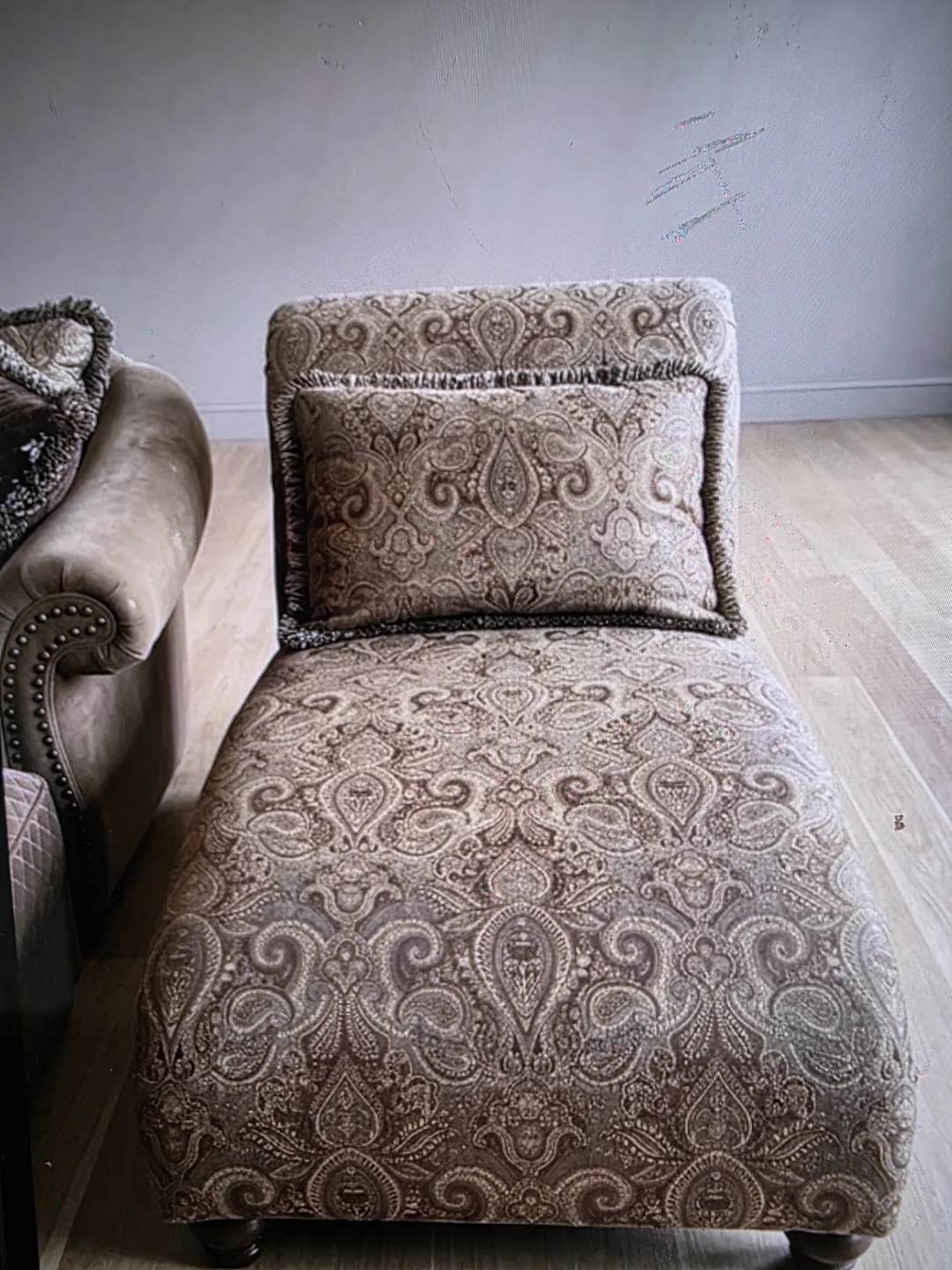 Traditional Paisley Armchair with Ottoman and Chaise Lounge - photo 3